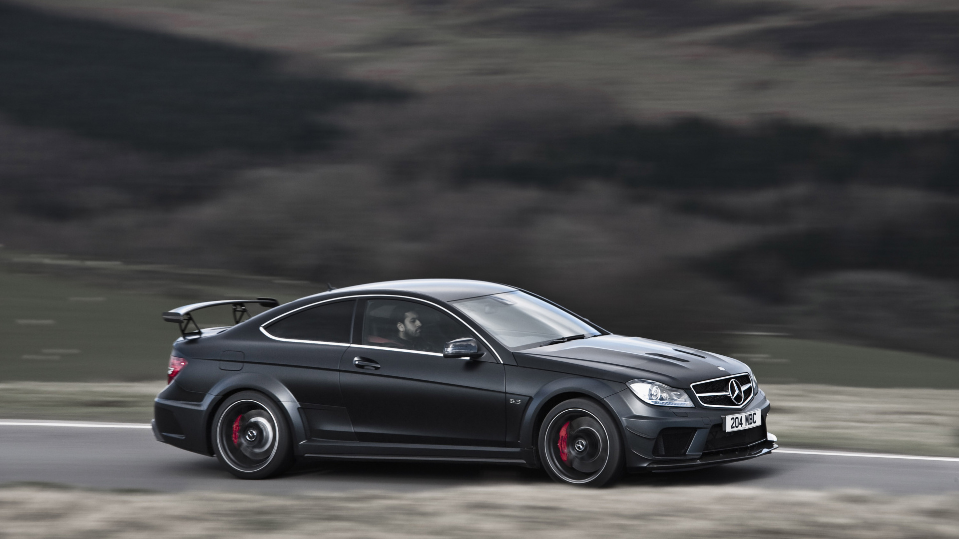 Mercedes c63 AMG тонированный в круг