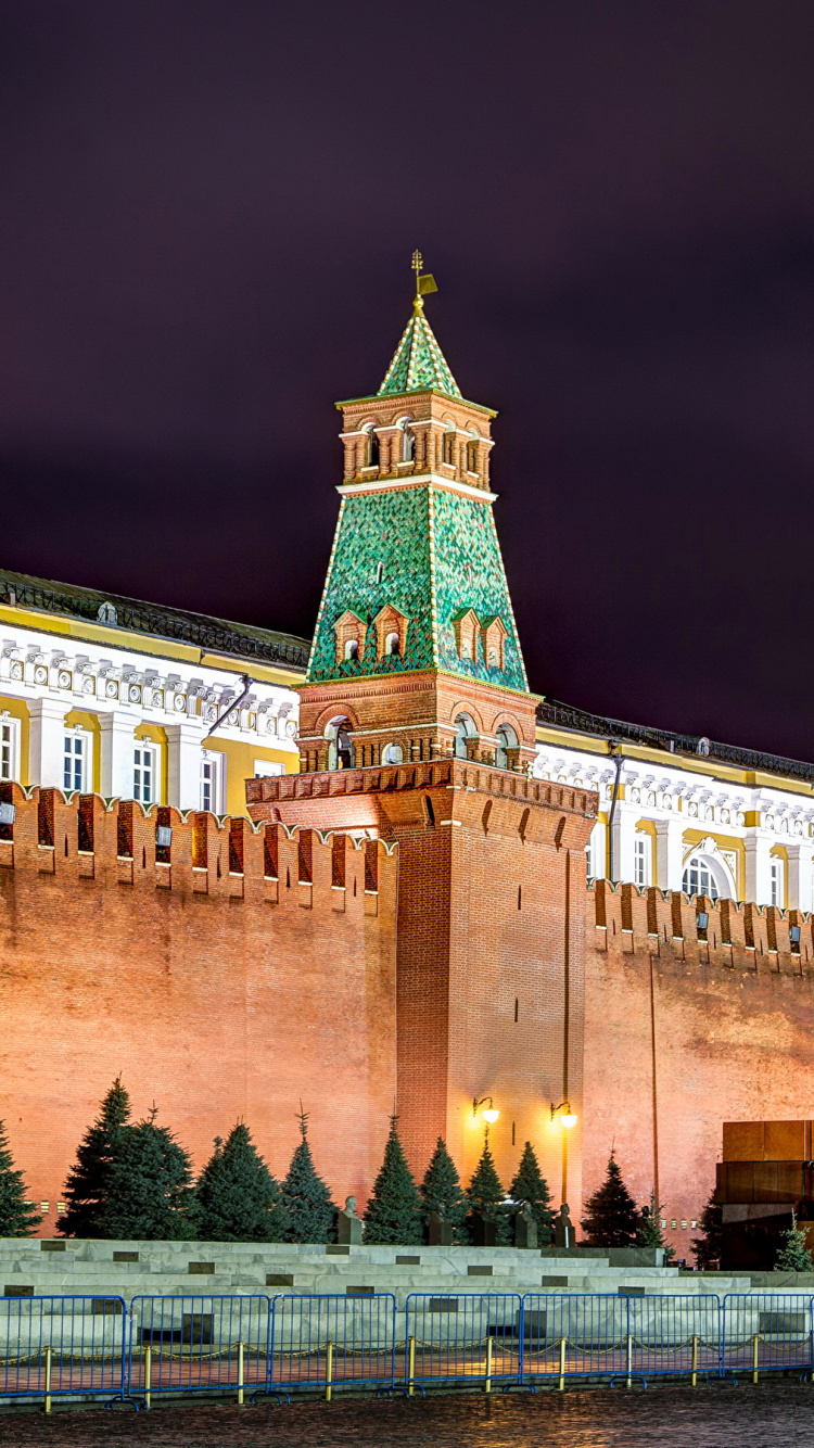 Когда была возведена москва. Московский Кремль в 2000 году. Красная площадь мавзолей Спасская башня. Постройка Кремля.