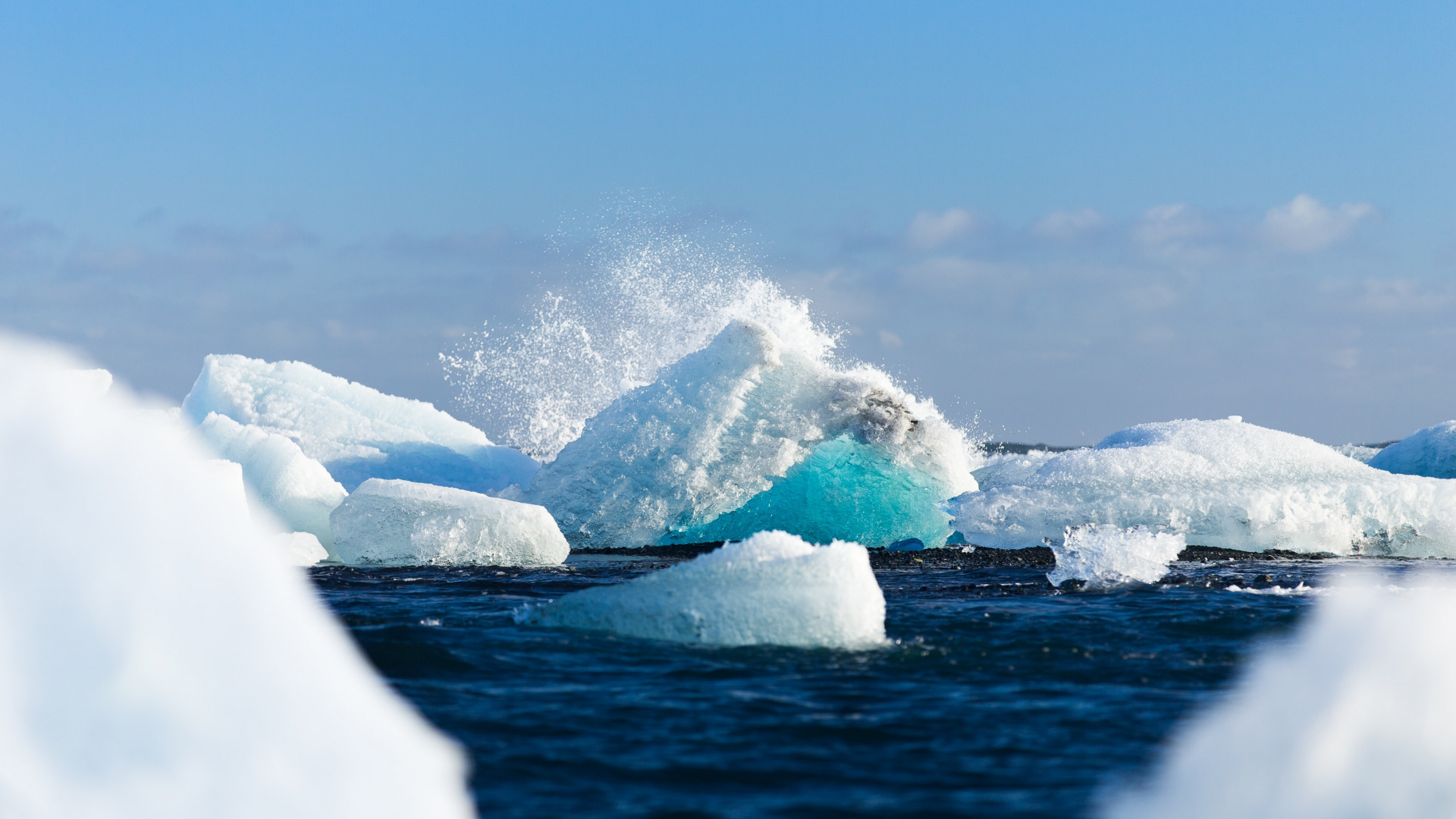 Ледяная шапка Арктики летом. Ледяная шапка Арктики зимой и летом. Таянию Полярных ледяных шапок. Толедо всплытие. Исследователь ледовитого океана