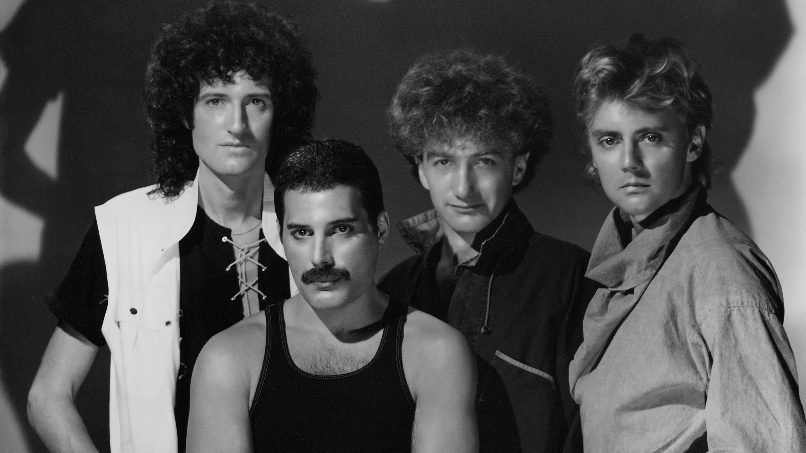 Знаменитые группы 80. Группа Queen. Рок группа Квин. Участники группы Квин. Группа Queen 2000.