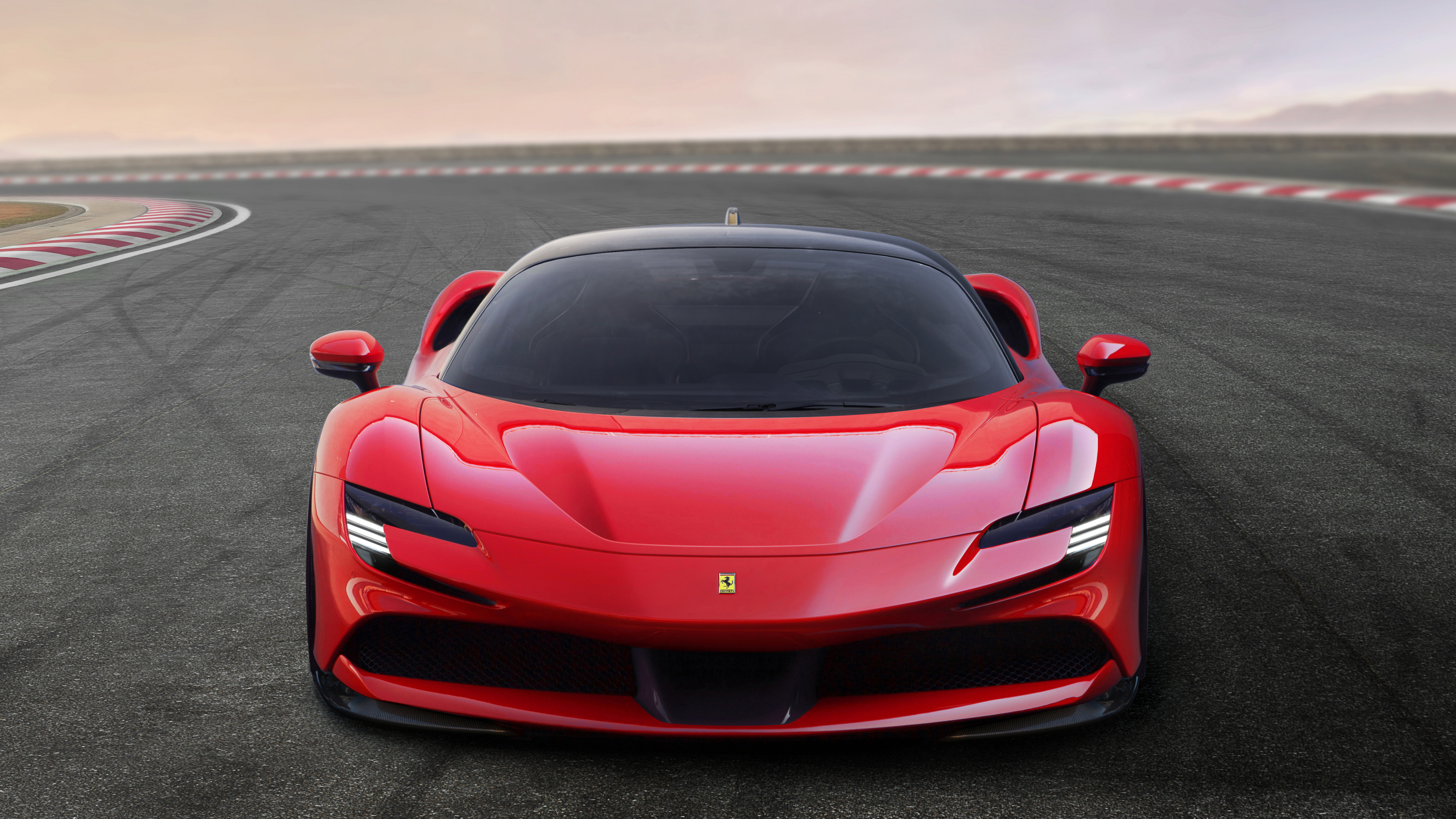 Красный спортивный автомобиль