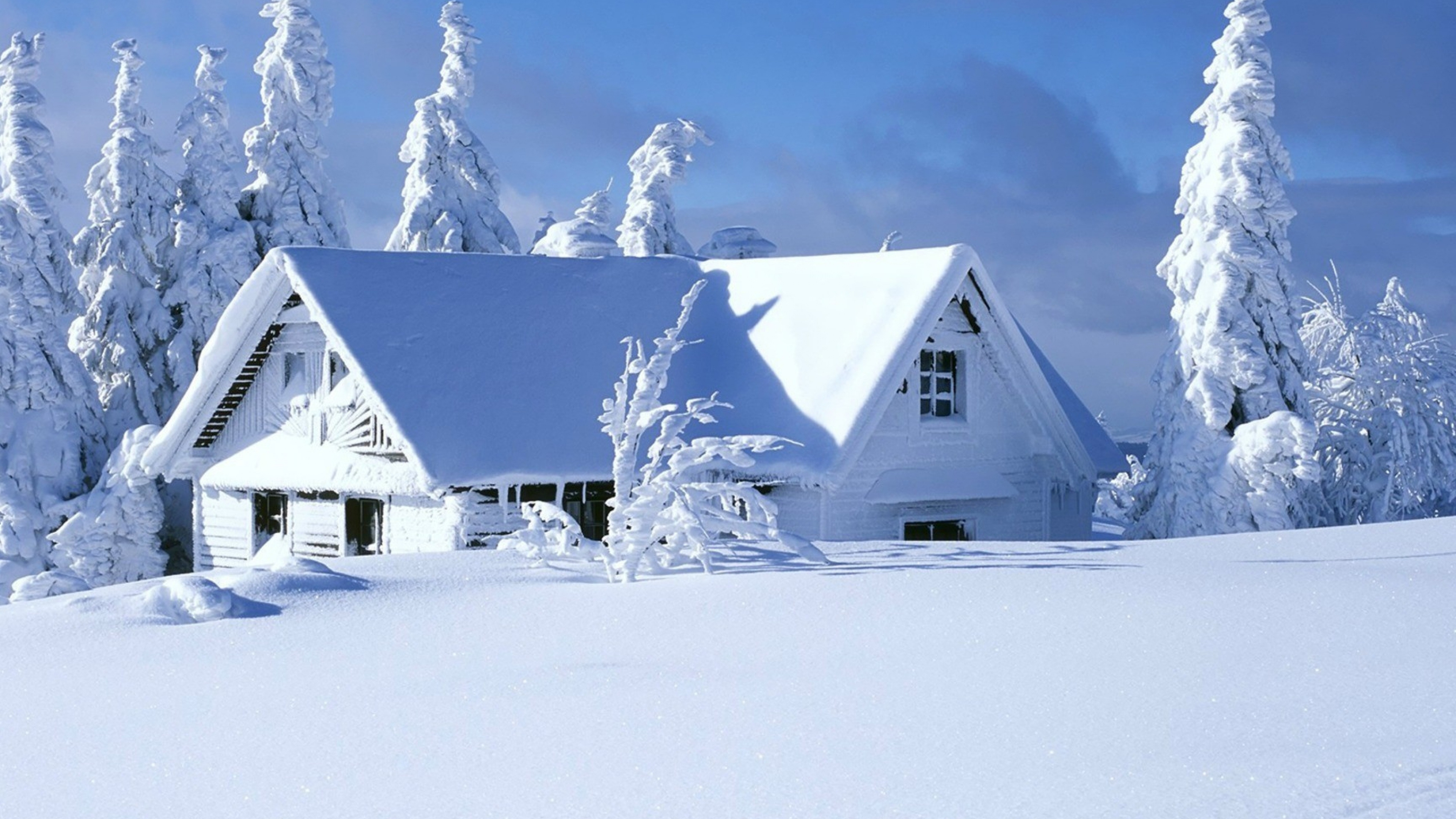 Snow pictures. Дом в снегу. Зимний дом фон. Снежная зима фото. Дом снег природа.