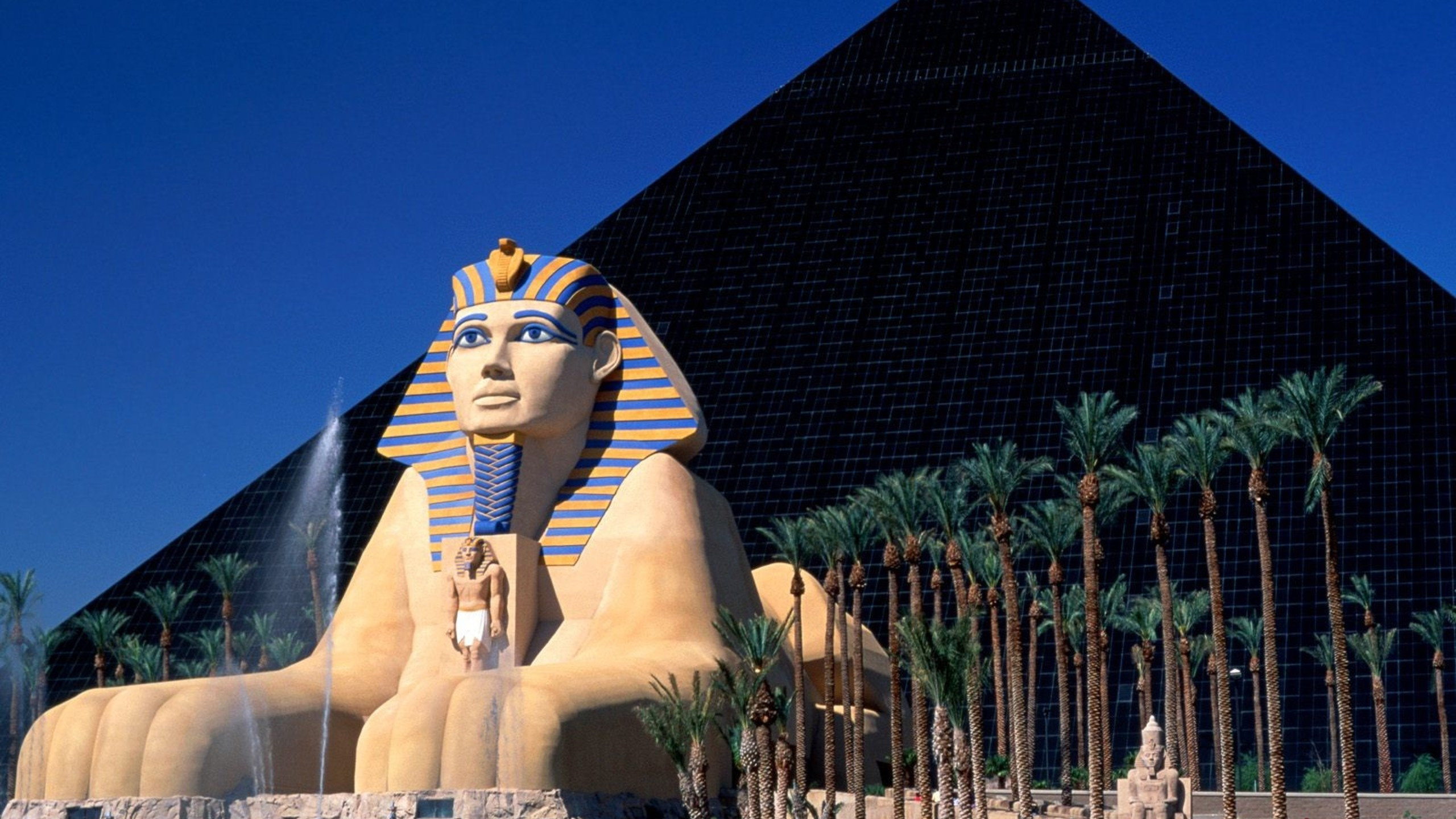 Пирамида гостиница Луксор Лас Вегас