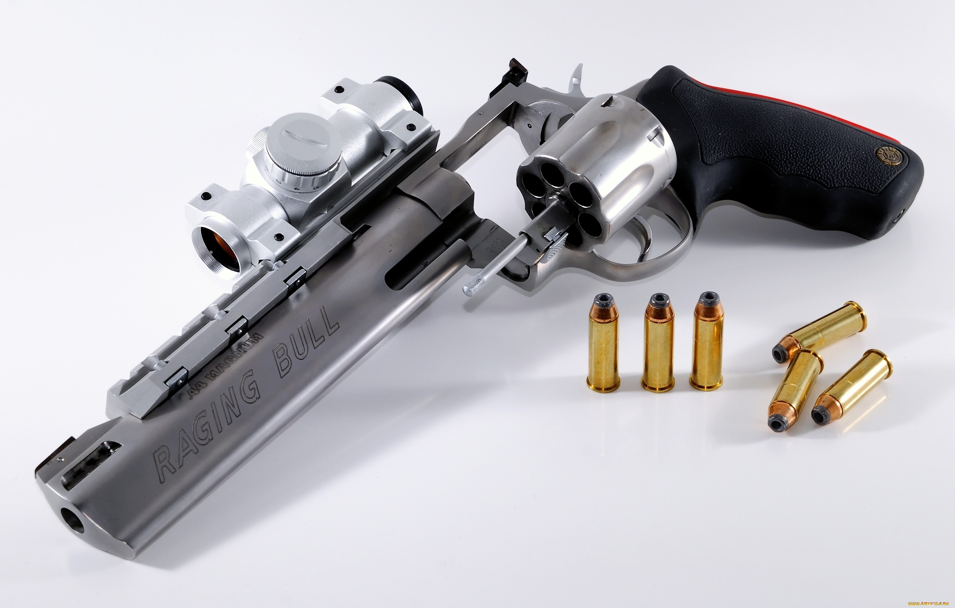 Прицел пуль. Таурус револьвер дробовик. Taurus Raging bull 44 Magnum. Raging bull револьвер.
