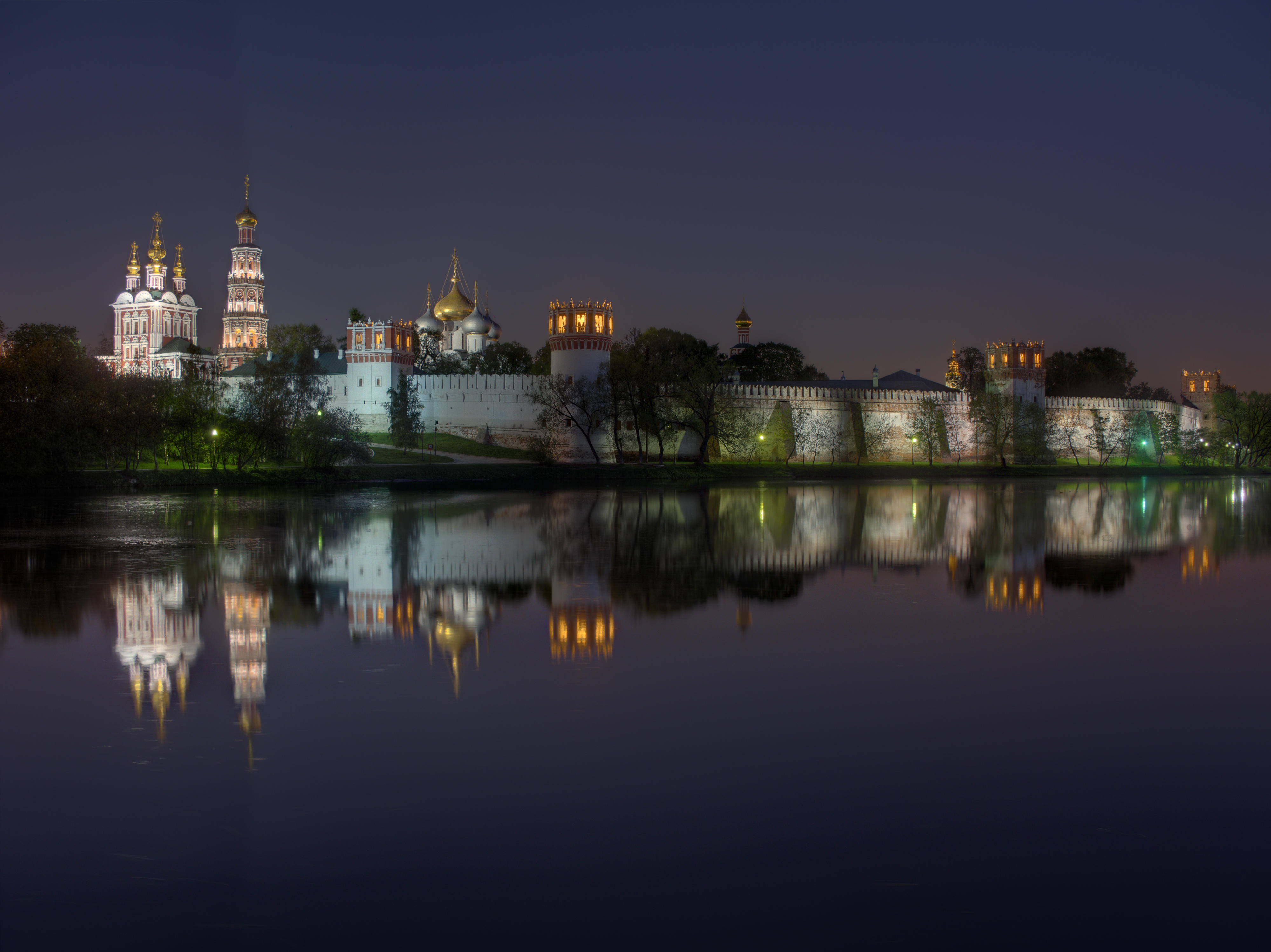 Ночь Храм Река