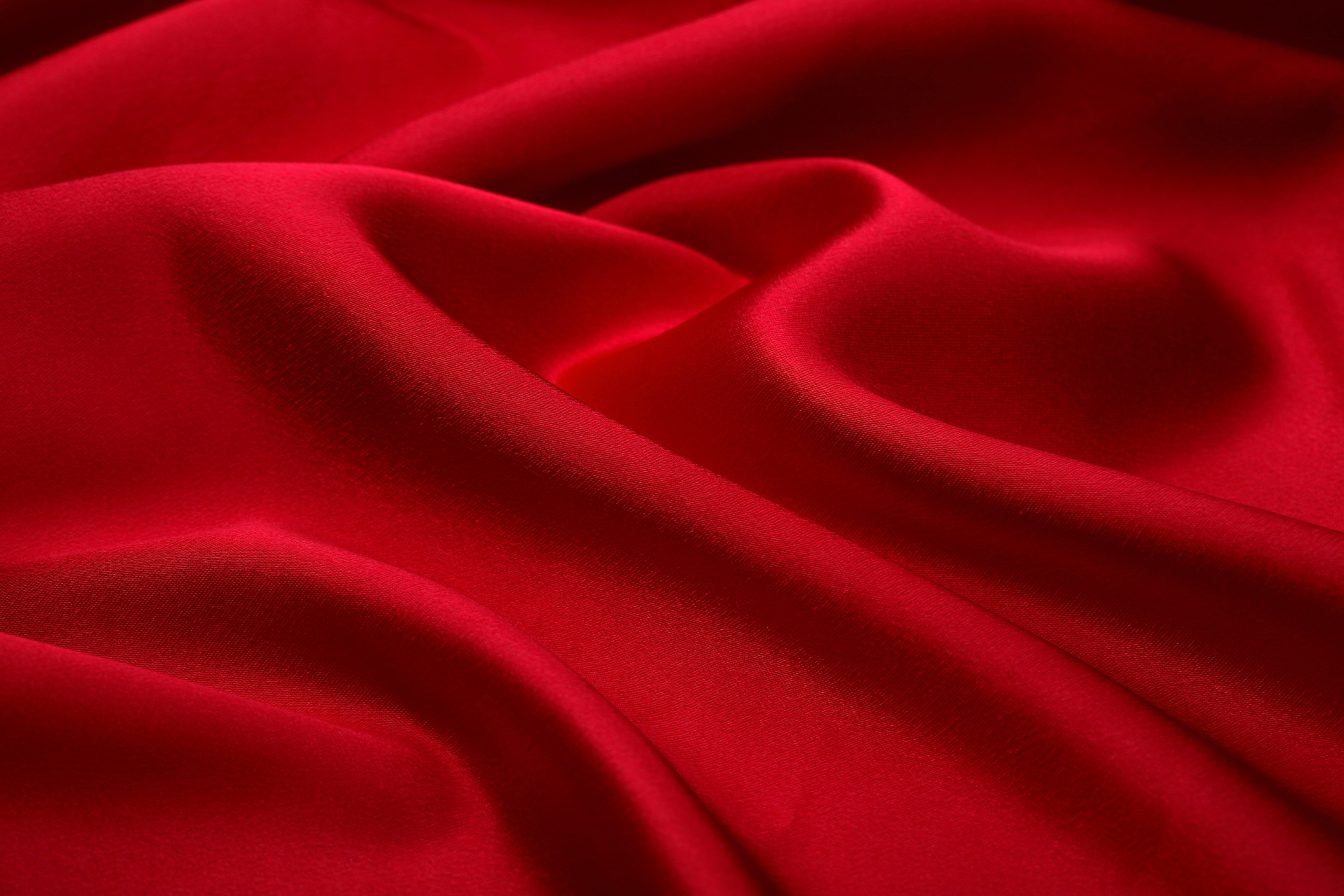 Ярко красный цвет. Красный цвет. Красная ткань. Красный шелк. Красный фон.