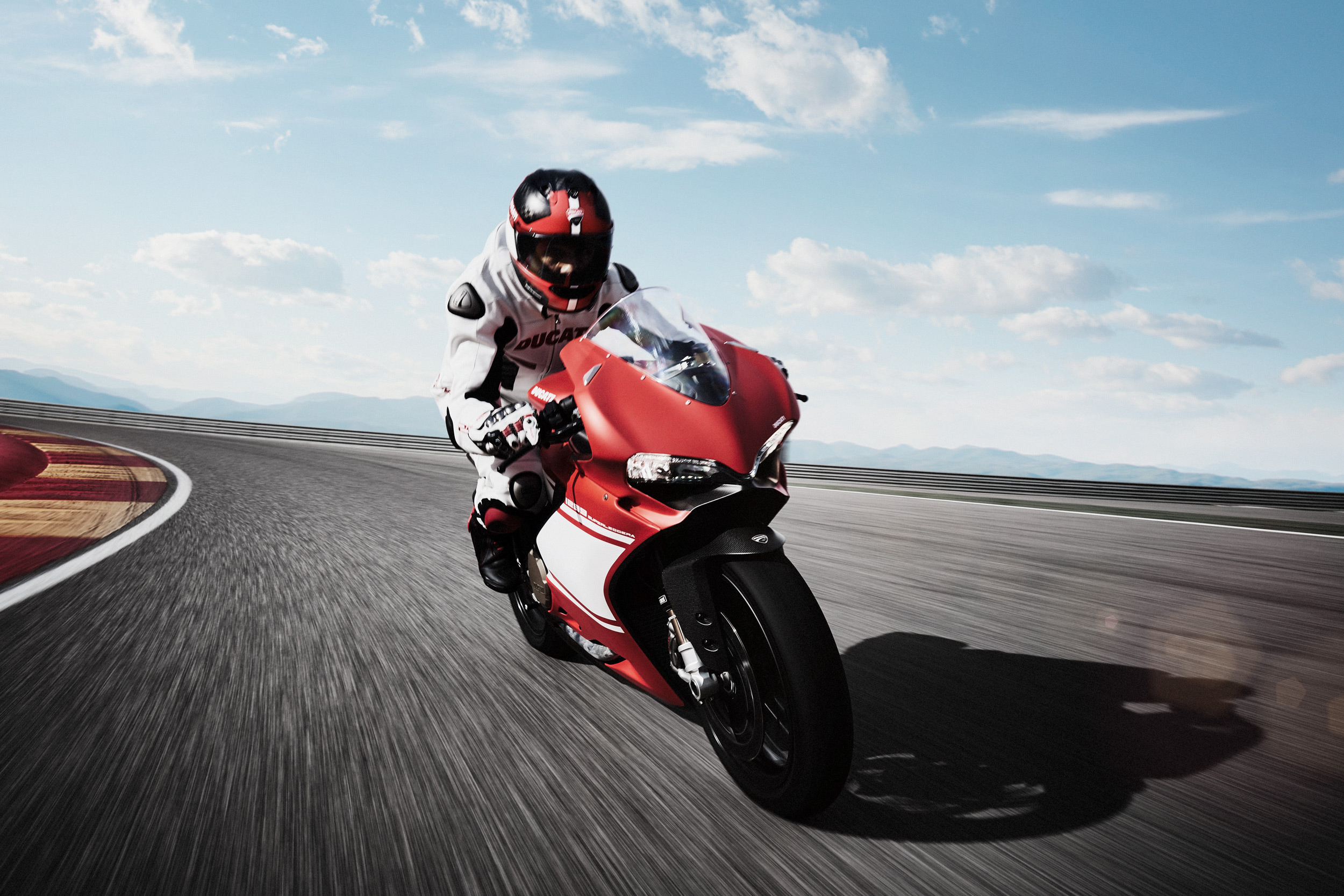 РњРѕС‚РѕС†РёРєР» Ducati 1299 Superleggera