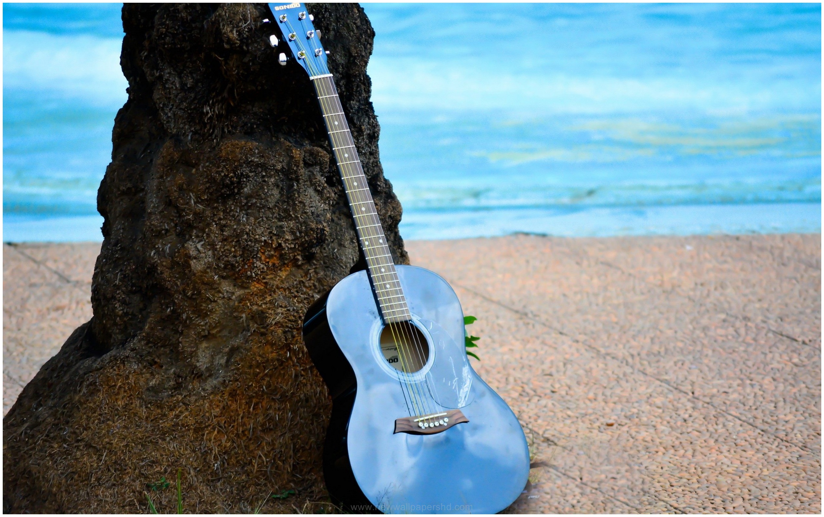 Музыка про гитара. Красивые гитары. Гитара (голубая). Гитара фон. Музыкальный инструмент на фоне моря.