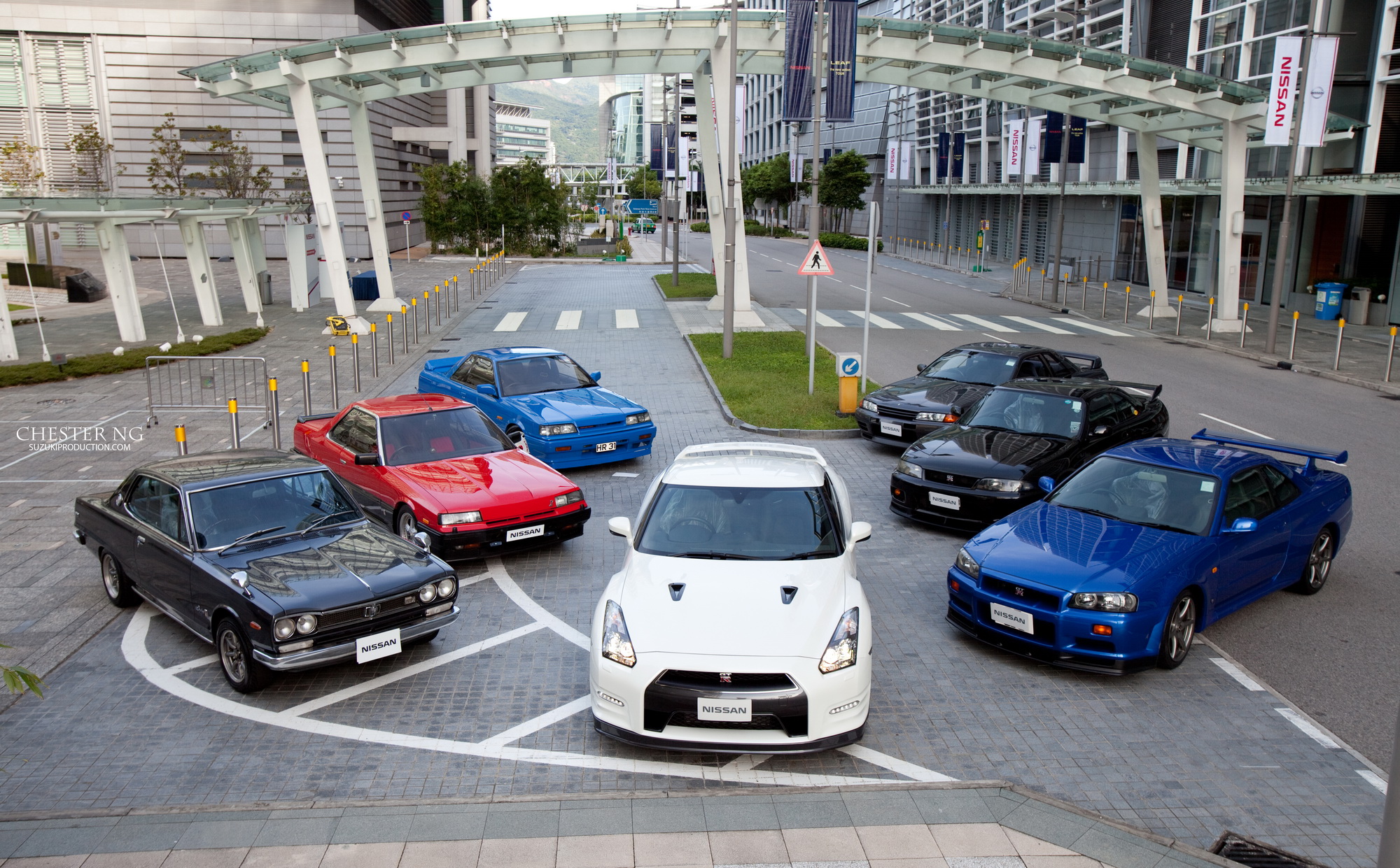 Лев машины из японии. Nissan Skyline GTR Япония. Nissan Skyline GTR r30. Nissan Skyline r32 car parking. Skyline r30 GTR.