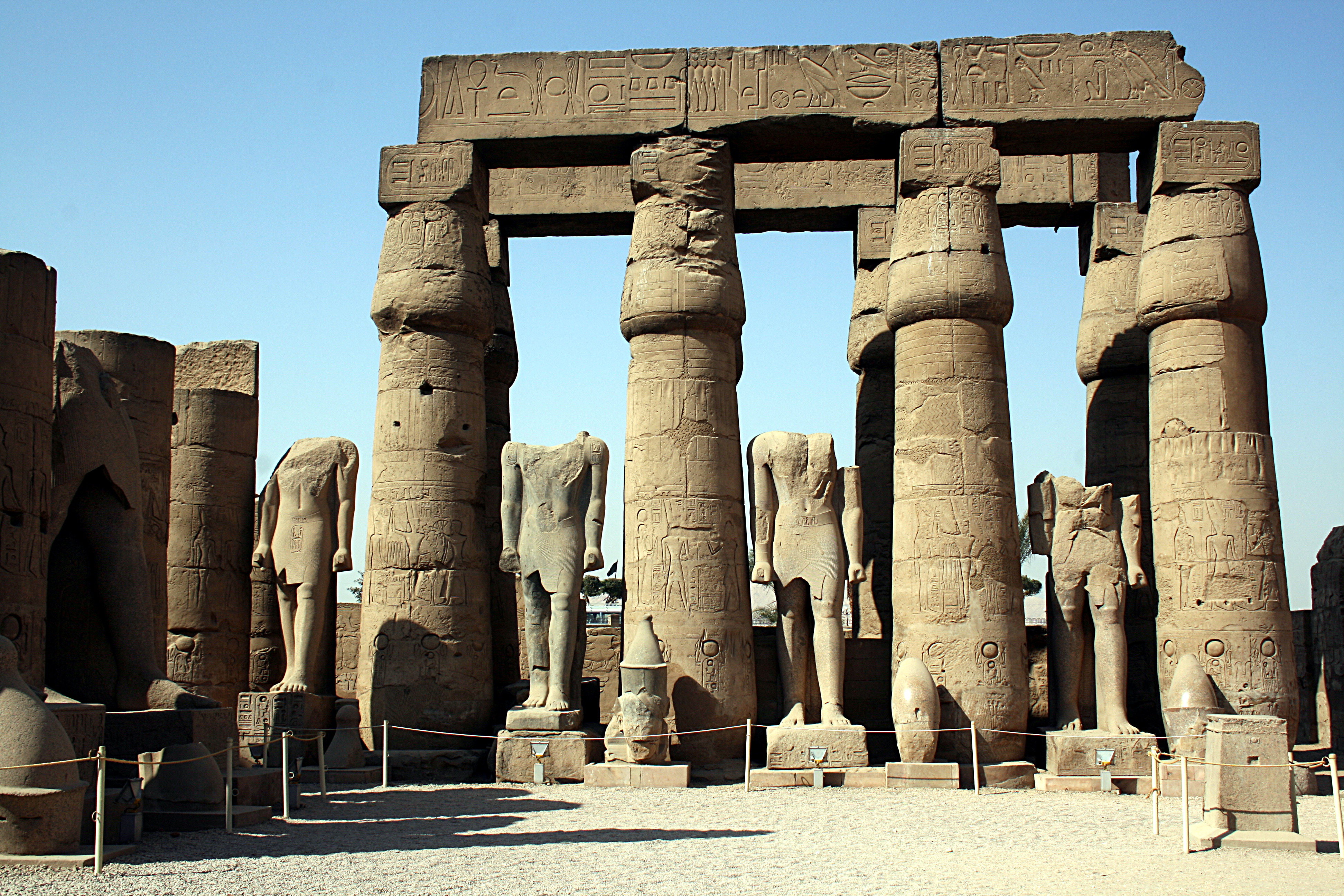 Святилище храма древнего Египта