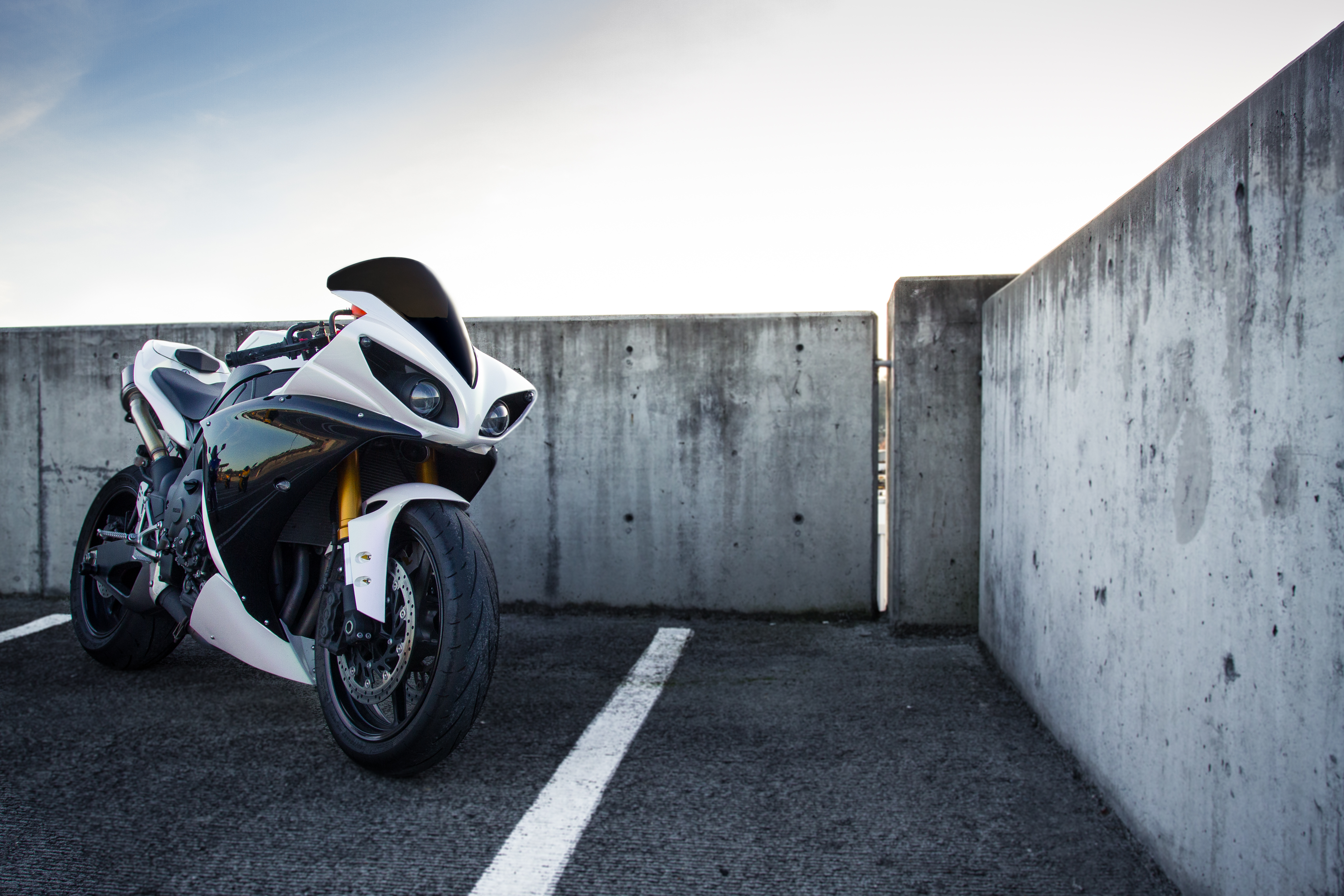 Спортбайки. Yamaha YZF r1 White. Спортбайк Ямаха р1. Yamaha YZF-r1 белый. Yamaha r1 HD.