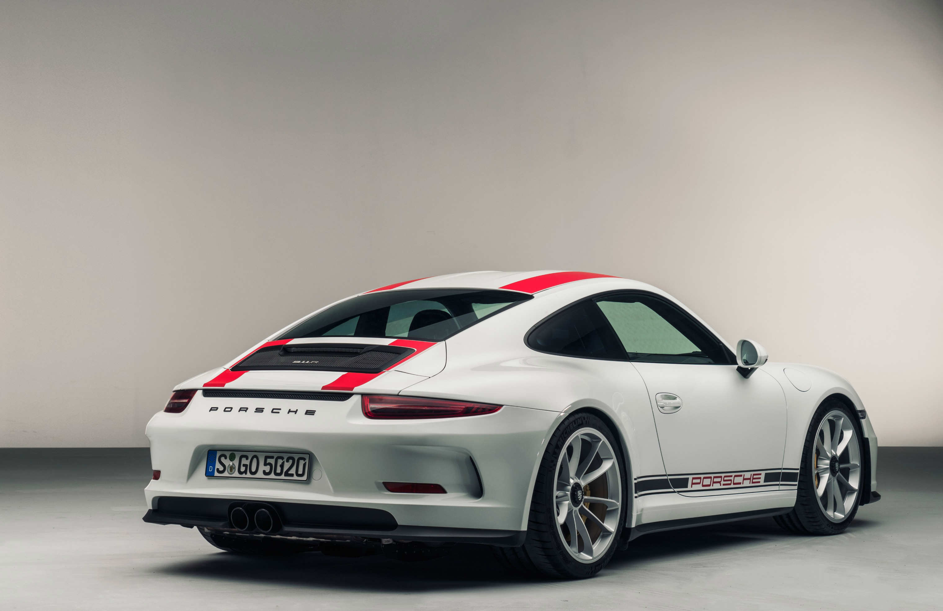 Порше 911r 2016