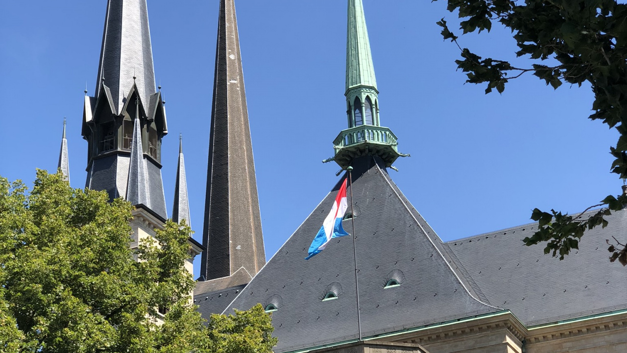 Обои шпиль, ориентир, фасад, место поклонения, флерон в разрешении 1280x720