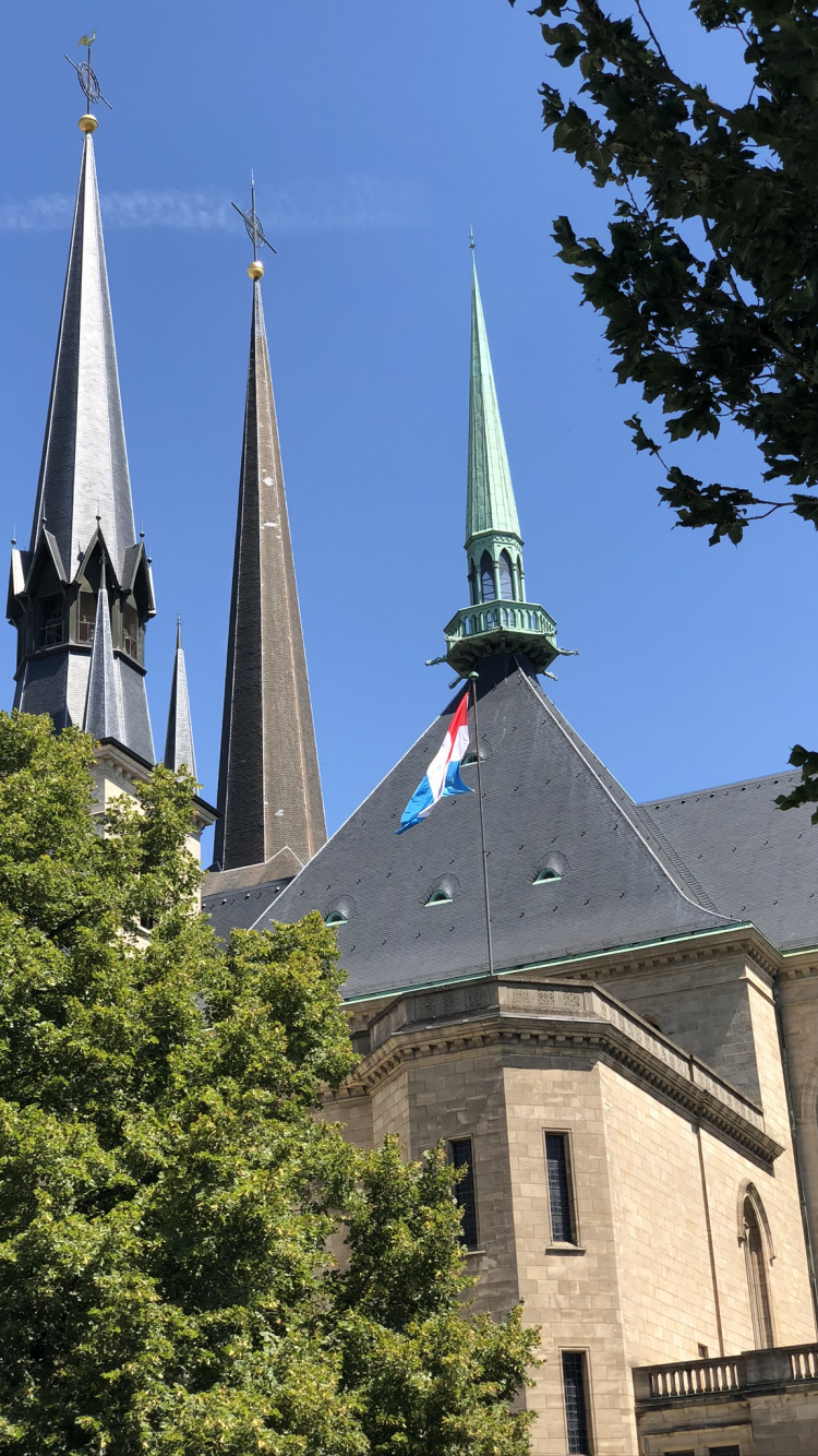 Обои шпиль, ориентир, фасад, место поклонения, флерон в разрешении 750x1334