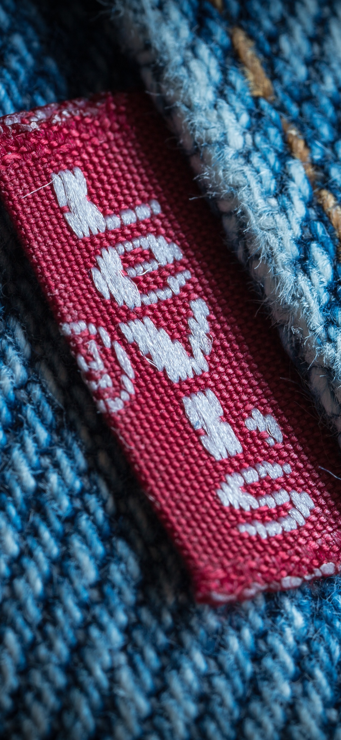 Обои штаны, вязание, Левис 501, красный цвет, текстильная ткань в разрешении 1125x2436