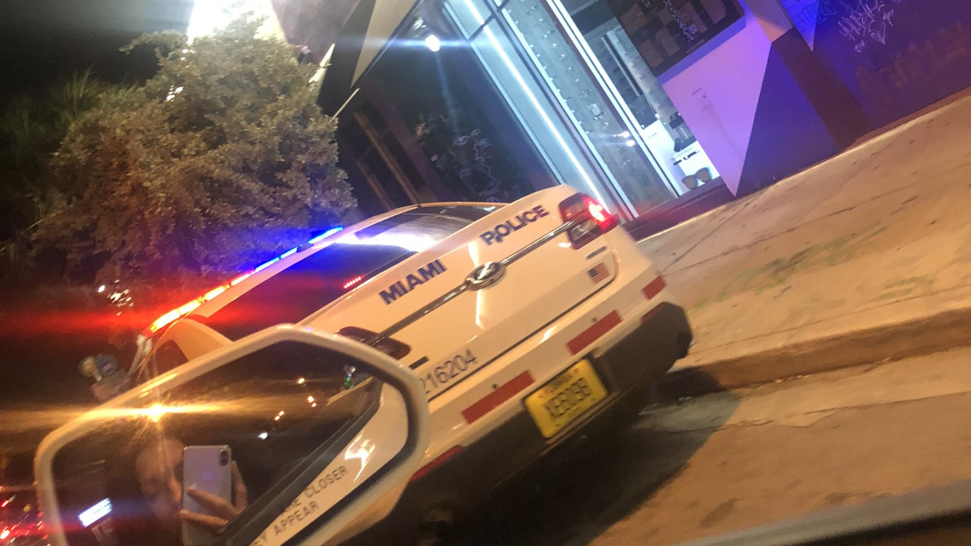 Обои Король, ветровое стекло, наука, физика, автомобильный экстерьер в разрешении 1366x768