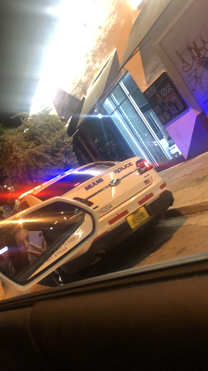 Обои Король, ветровое стекло, наука, физика, автомобильный экстерьер в разрешении 720x1280