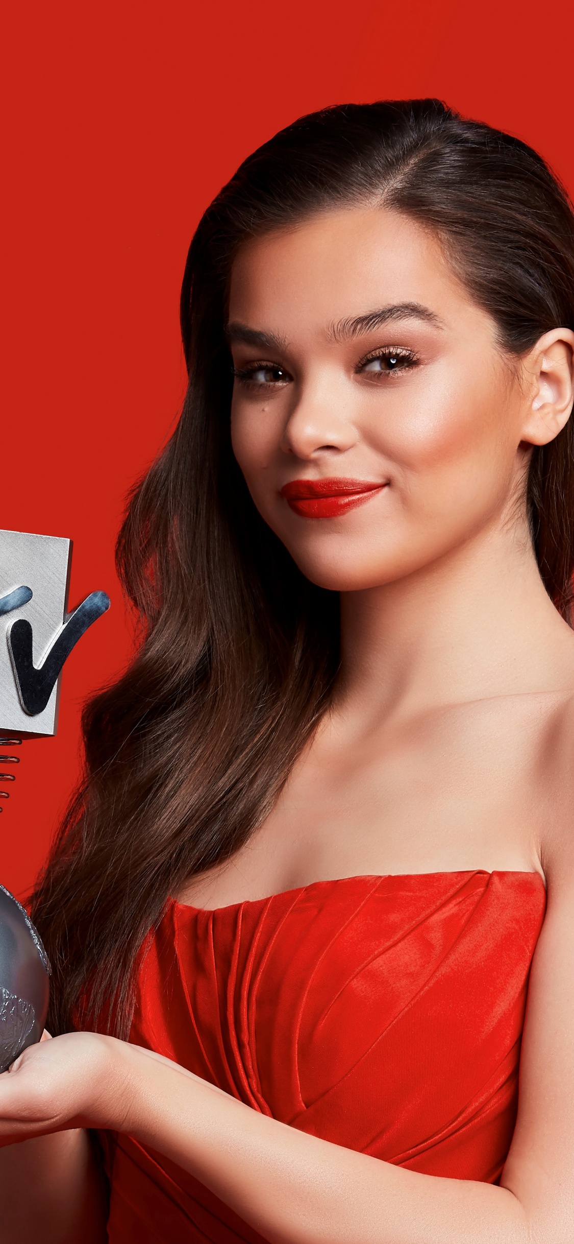 Обои hailee штайнфельд, 2018 МТВ Европа музыка наград, канал MTV, красный цвет, красота в разрешении 1125x2436