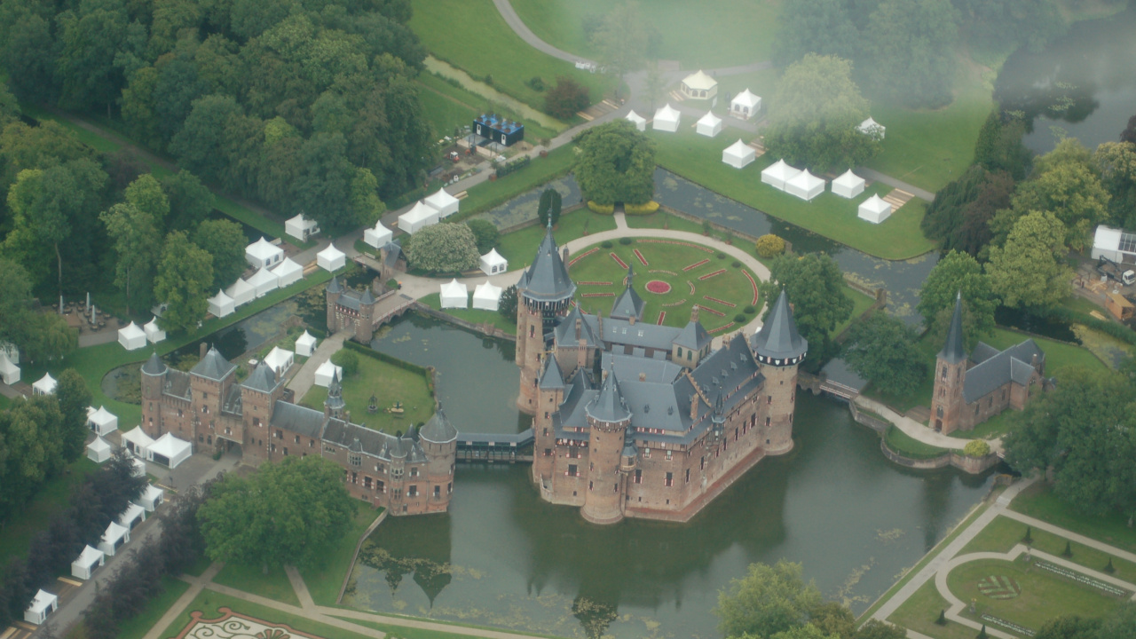 Обои городской дизайн, имущество, пригород, ров, здание в разрешении 1280x720