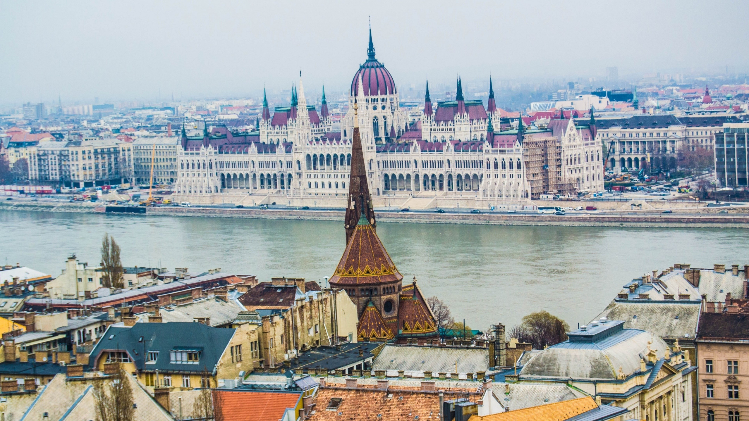 Обои Здание Венгерского Парламента, город, ориентир, городской пейзаж, вышка в разрешении 2560x1440