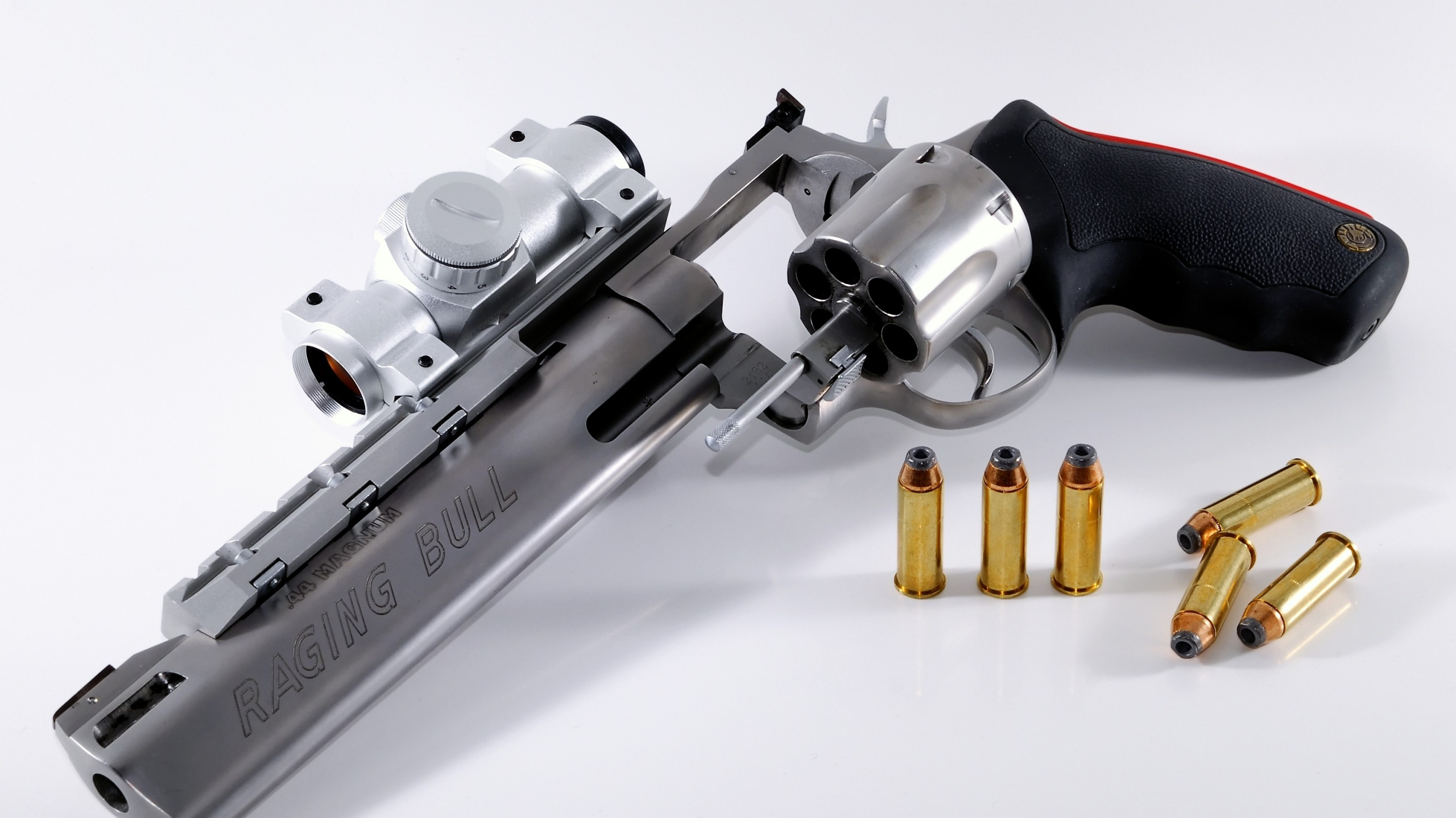 Обои орудие, револьвер, боеприпасы, триггер, ручное огнестрельное оружие в разрешении 2560x1440