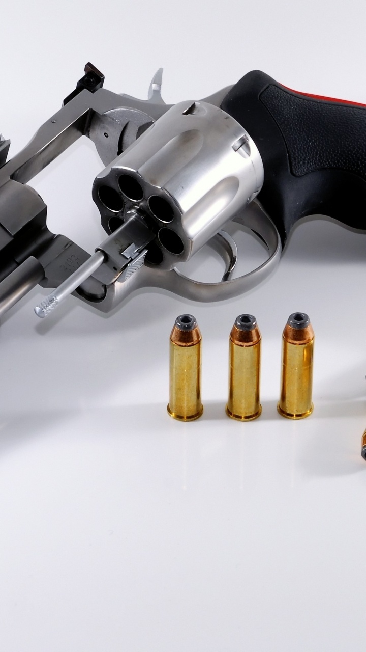 Обои орудие, револьвер, боеприпасы, триггер, ручное огнестрельное оружие в разрешении 720x1280