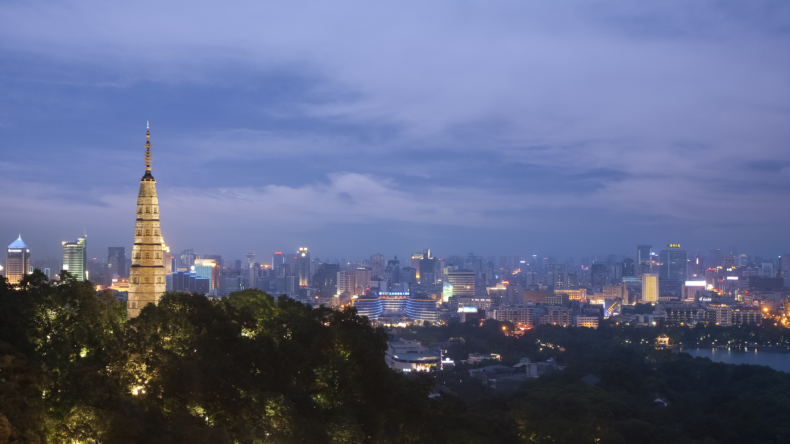 Обои город, Гуанчжоу, городской пейзаж, линия горизонта, городской район в разрешении 2560x1440