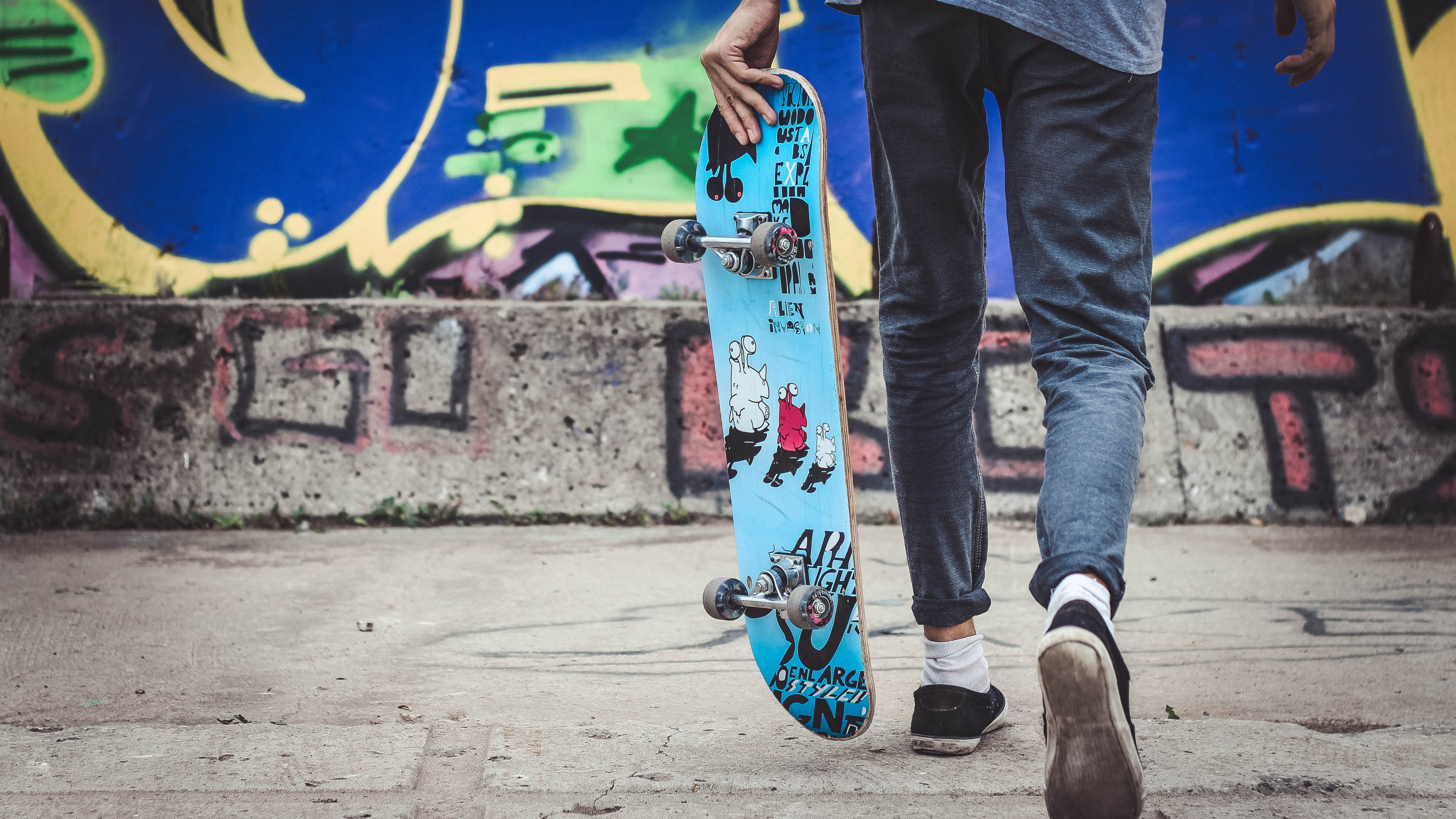 Обои уличная мода, Скейтпарк, спортивный инвентарь, человеческая нога, башмак в разрешении 3840x2160