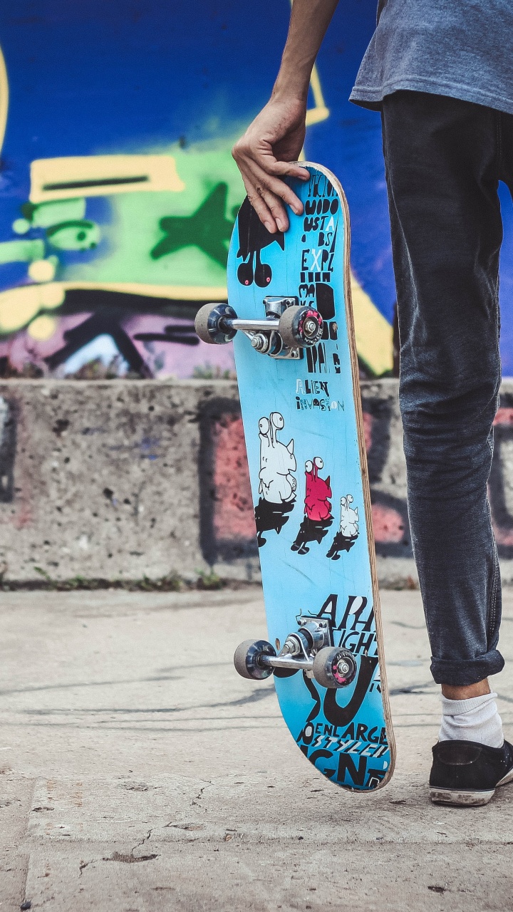 Обои уличная мода, Скейтпарк, спортивный инвентарь, человеческая нога, башмак в разрешении 720x1280