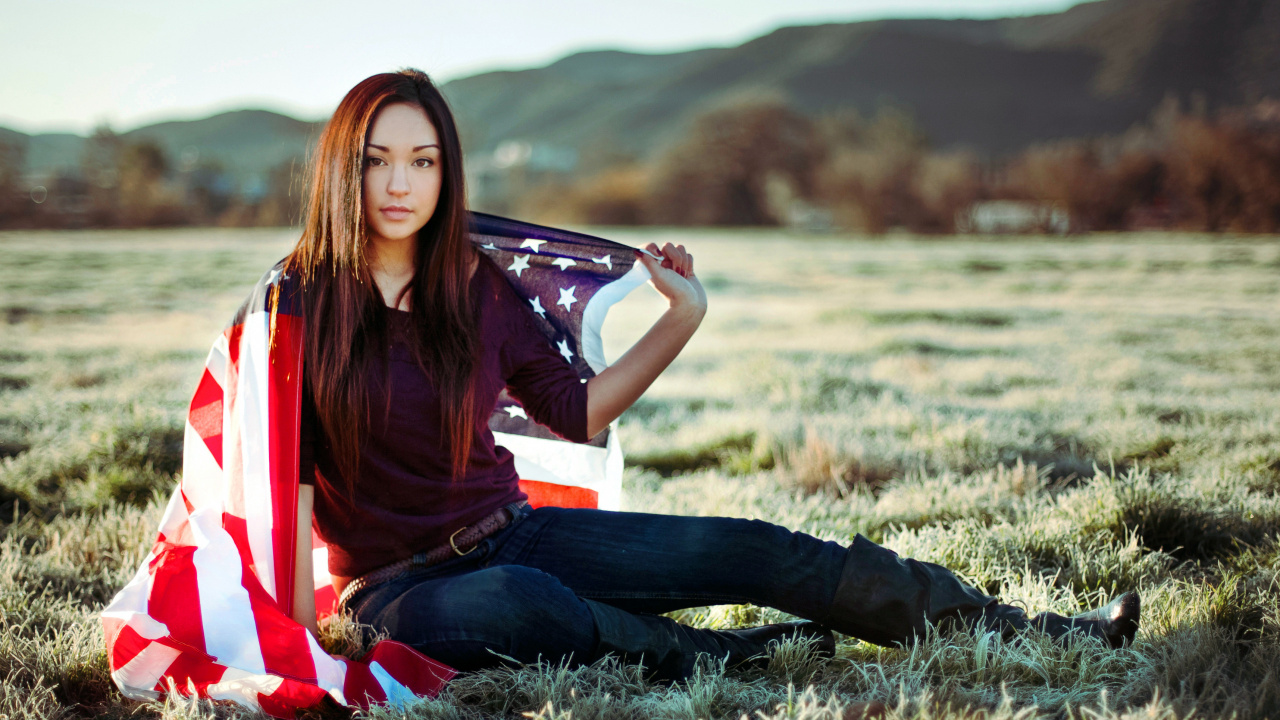 Обои красота, сидящий, длинные волосы, женщина, растение в разрешении 1280x720