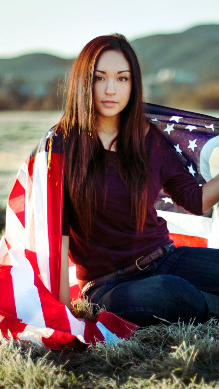 Обои красота, сидящий, длинные волосы, женщина, растение в разрешении 720x1280