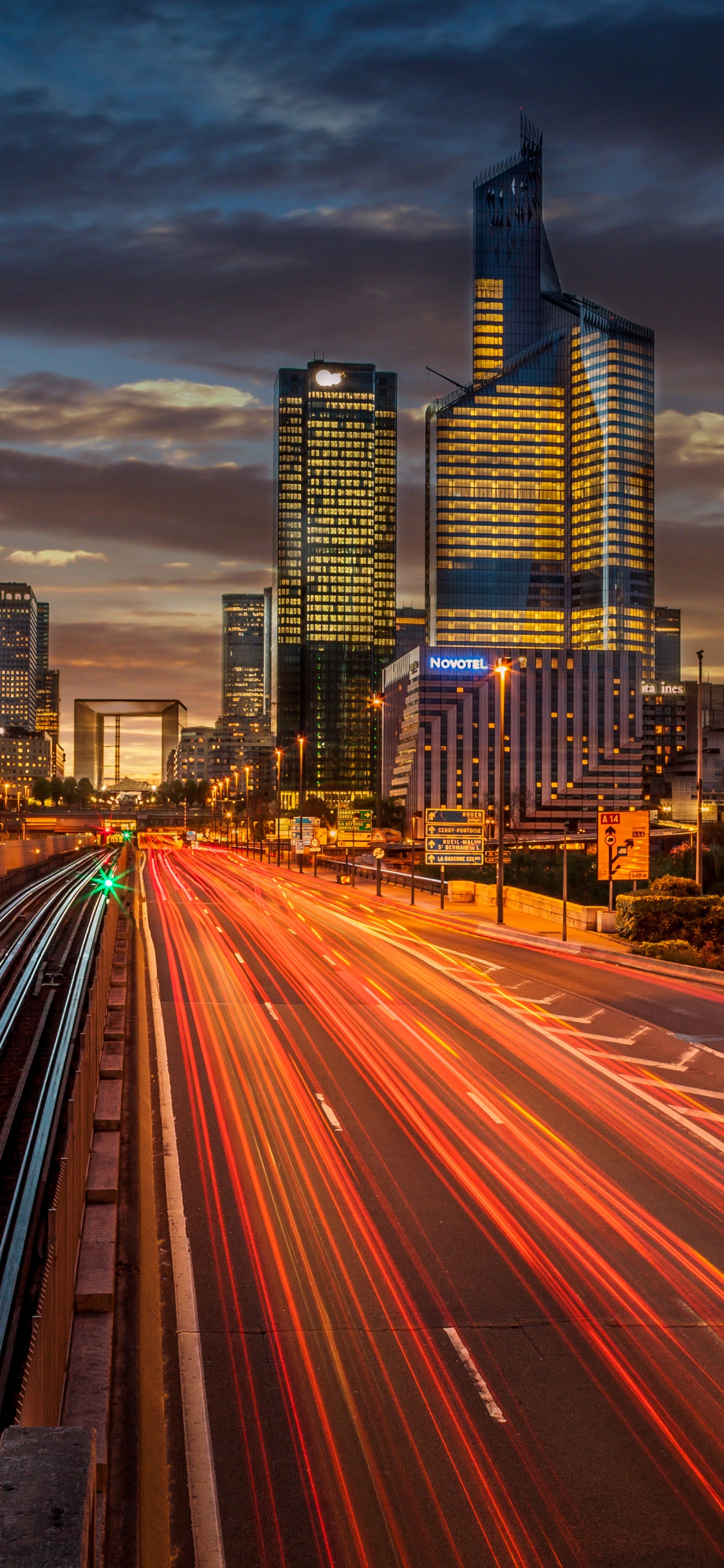 Обои оперативная память, intel core i5, облако, небоскреб, здание в разрешении 1125x2436