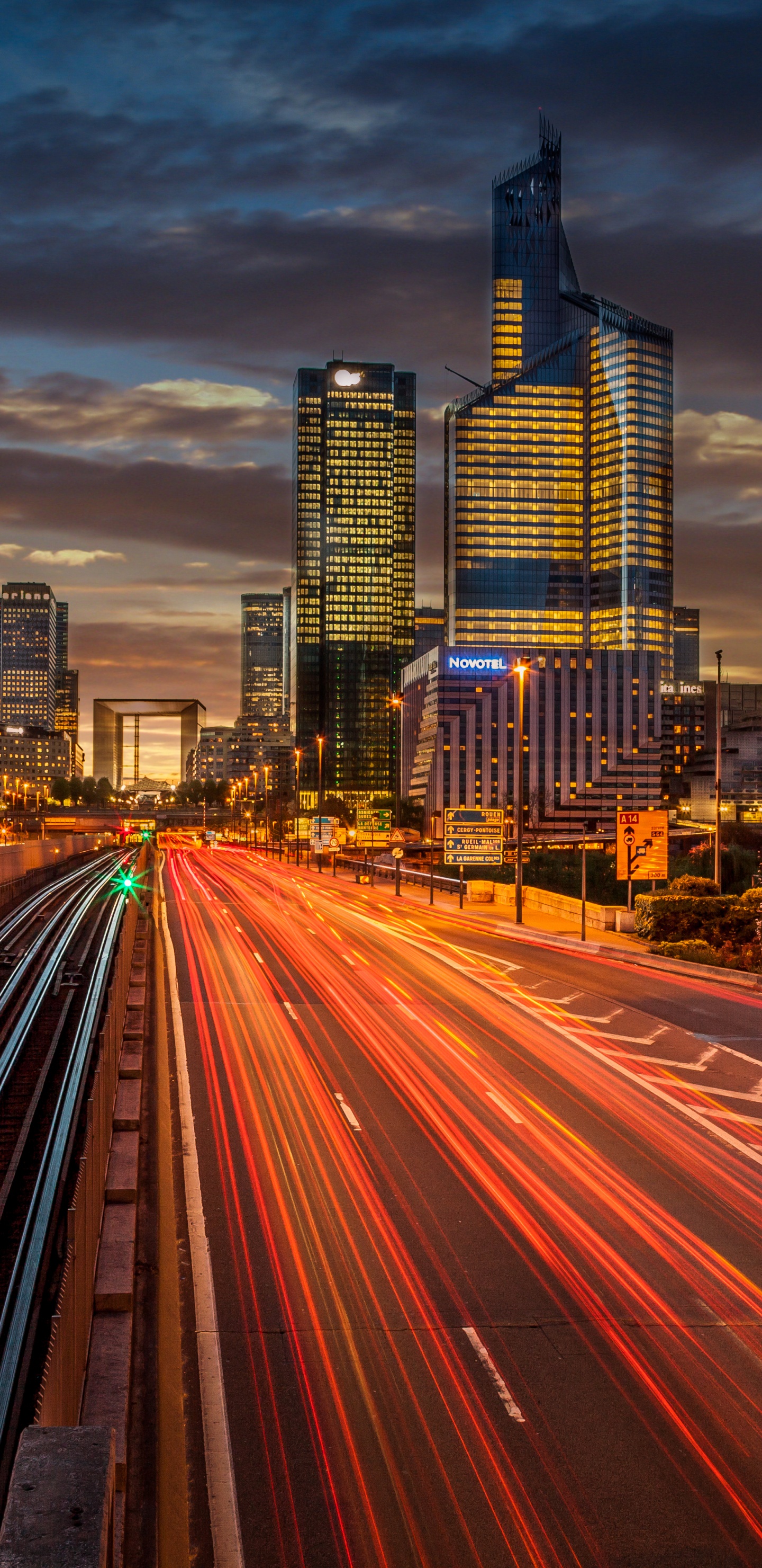 Обои оперативная память, intel core i5, облако, небоскреб, здание в разрешении 1440x2960