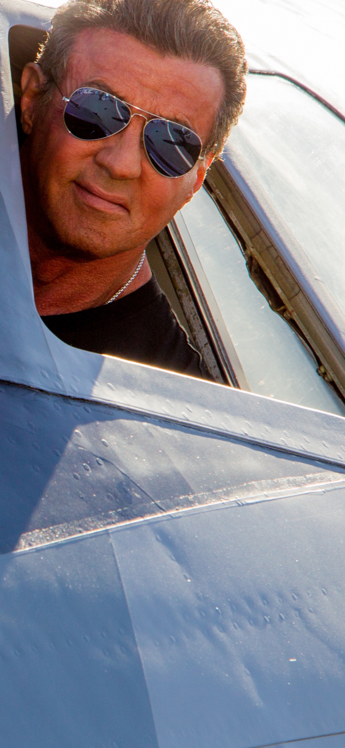 Обои Сильвестр Сталлоне, Неудержимые 3, аэрокосмическая техника, авиация, ветровое стекло в разрешении 1125x2436