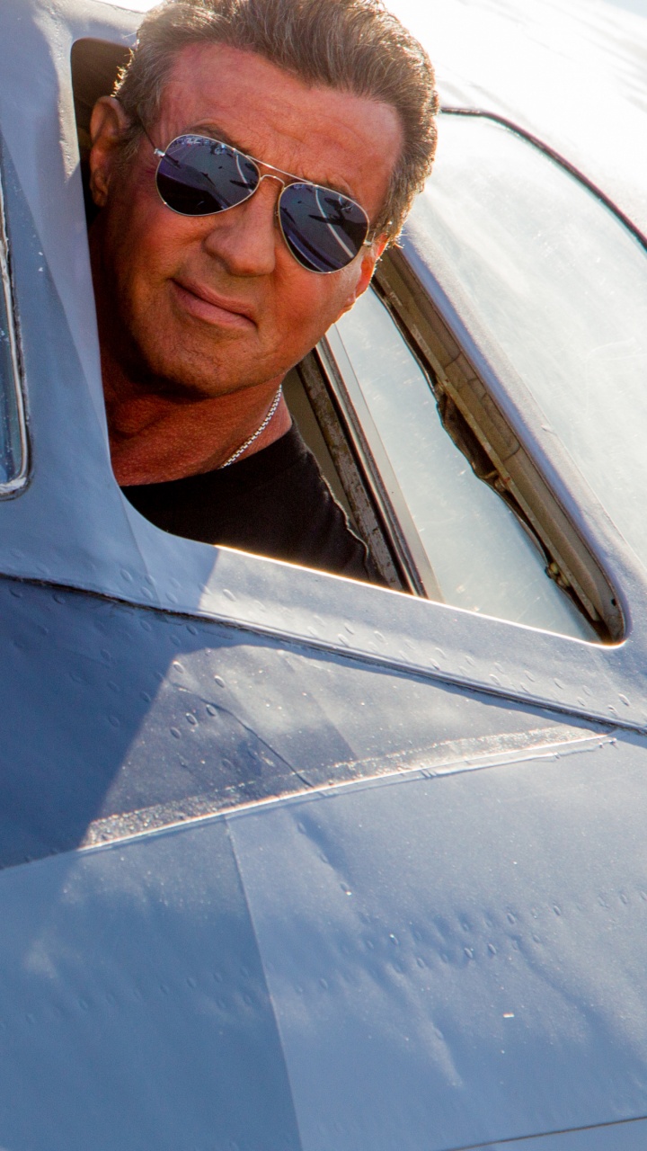 Обои Сильвестр Сталлоне, Неудержимые 3, аэрокосмическая техника, авиация, ветровое стекло в разрешении 720x1280