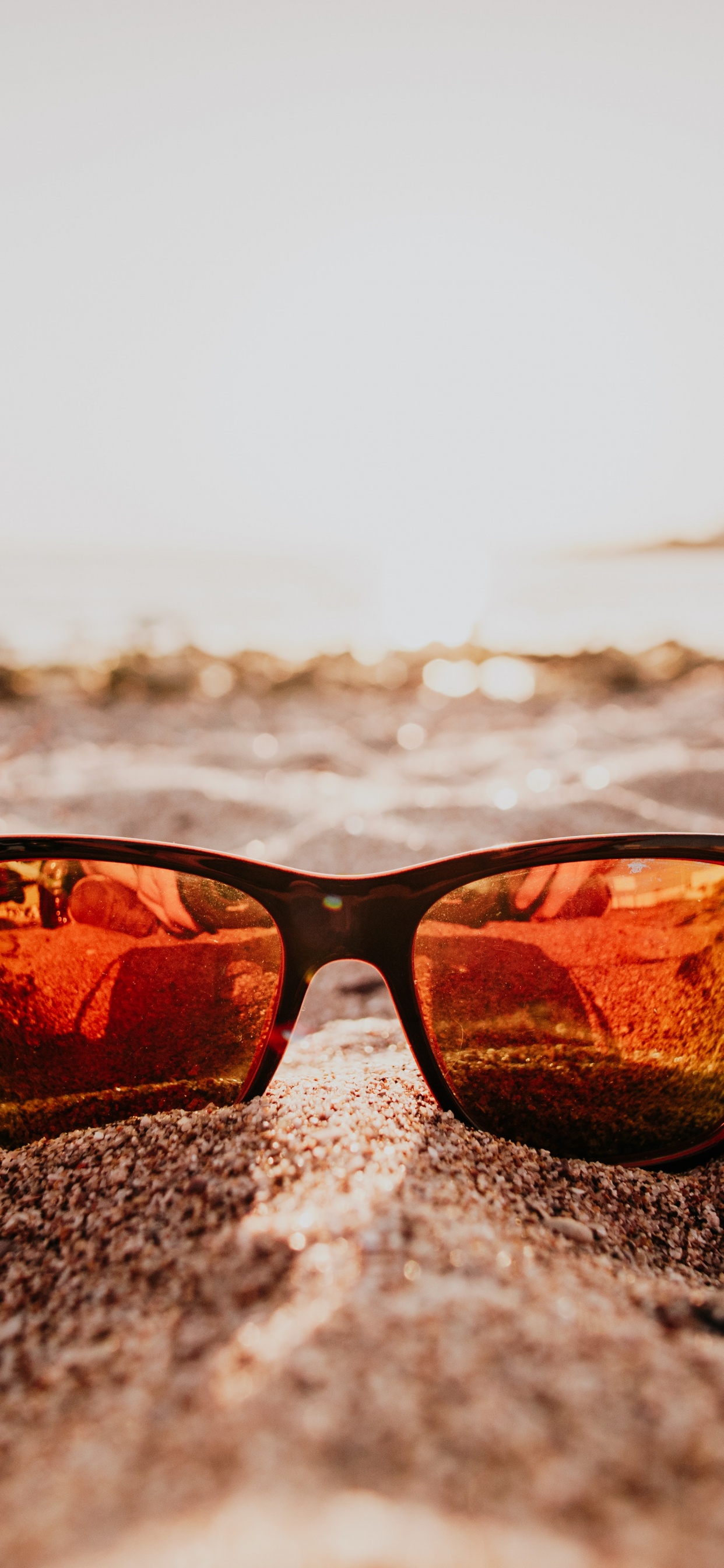 Обои солнечные очки, очки, отражение, уход за зрением, свет в разрешении 1242x2688