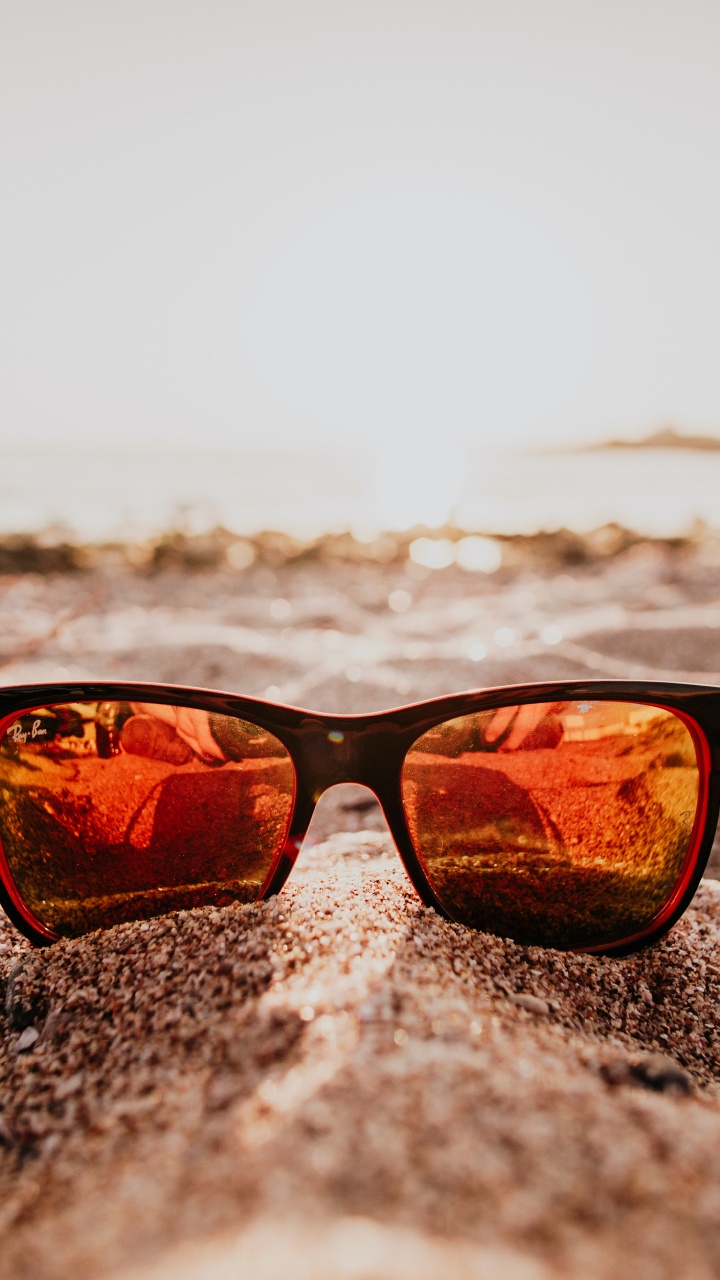 Обои солнечные очки, очки, отражение, уход за зрением, свет в разрешении 720x1280