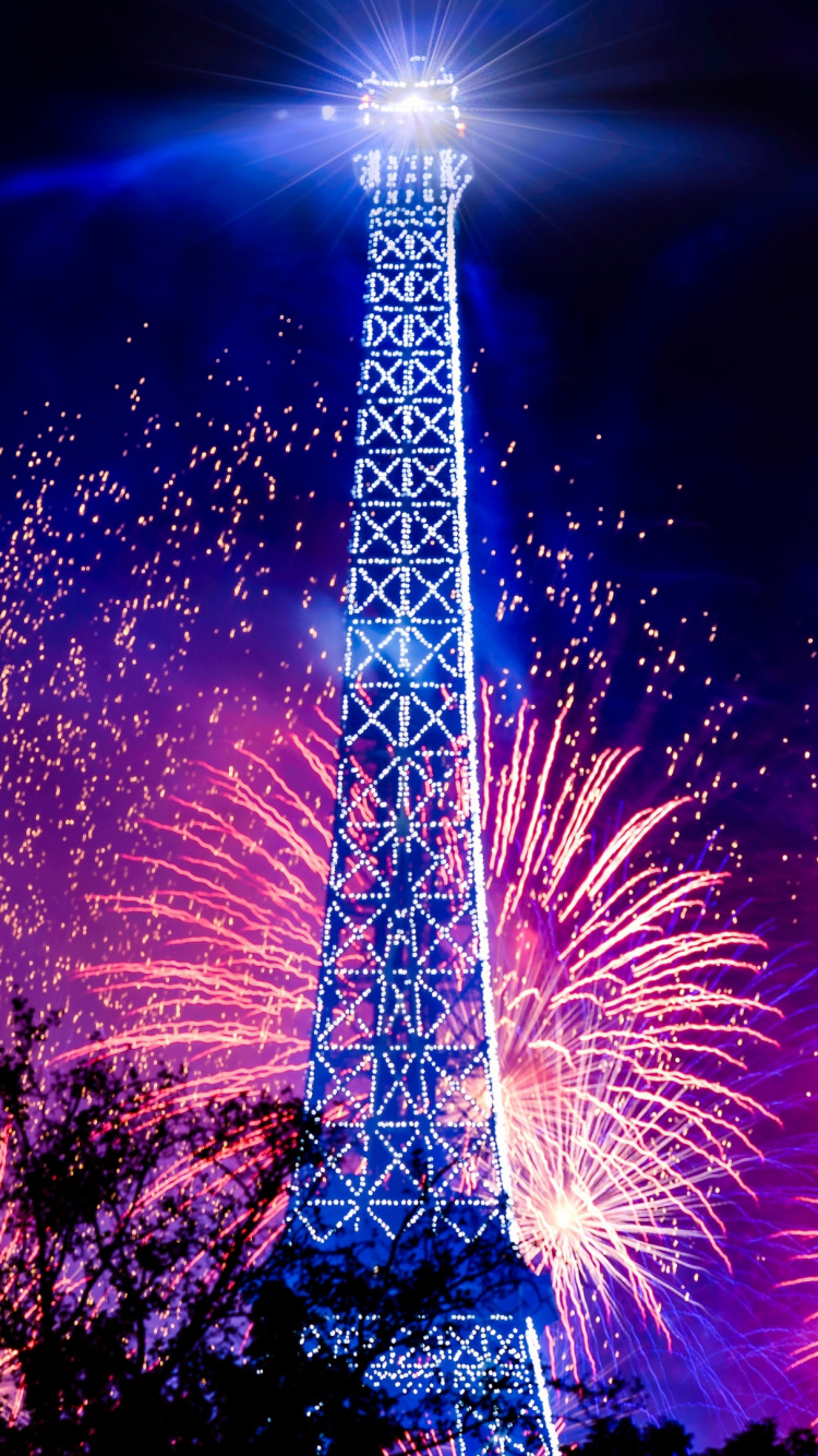 Обои Эйфелева башня, Музей Лувр, Париж Техас Эйфелева башня, вышка, салют в разрешении 750x1334