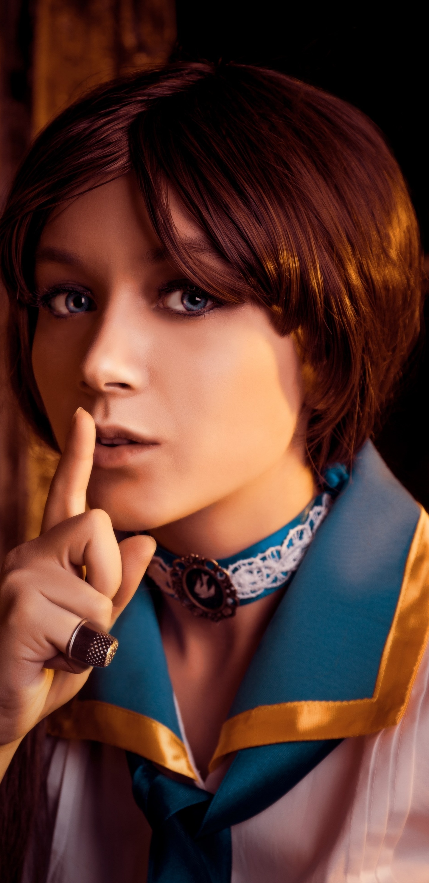 Обои красота, каштановые волосы, костюм, косплей, игра в разрешении 1440x2960