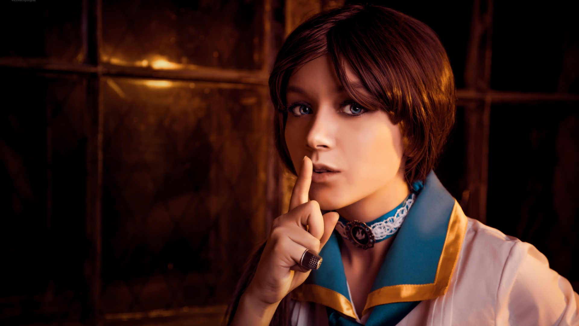 Обои красота, каштановые волосы, костюм, косплей, игра в разрешении 1920x1080