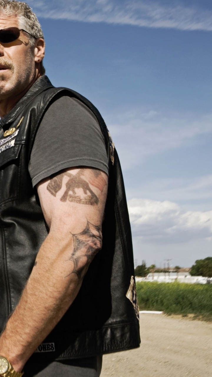 Обои отдых, актер, телевизионное шоу, хеллбой, милиция в разрешении 720x1280