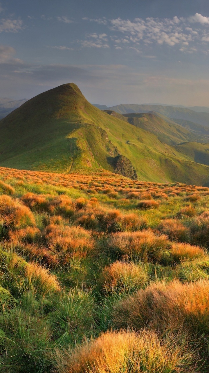 Обои горный рельеф, природа, нагорье, холм, растительность в разрешении 720x1280