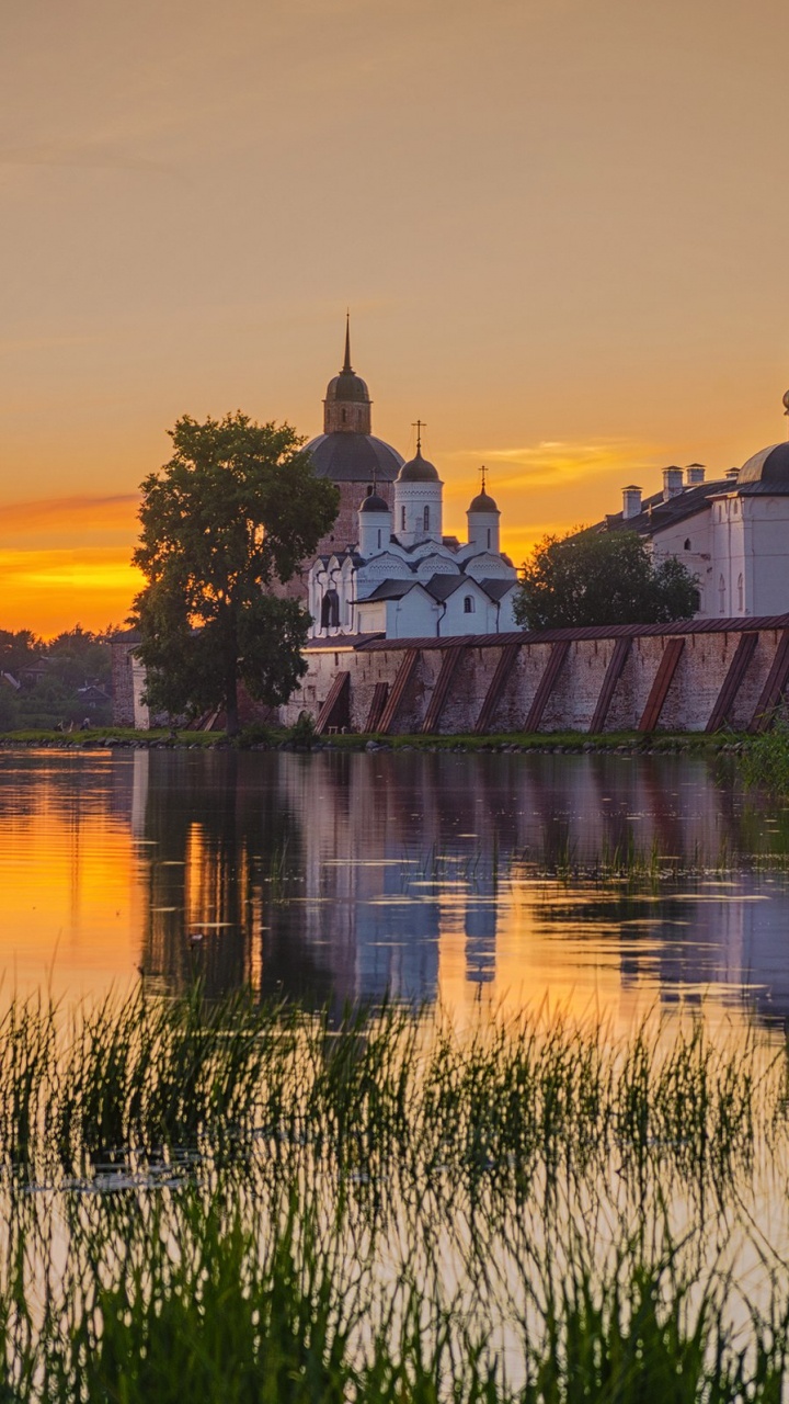 Обои Кирилло-Белозерский Монастырь, вологда, отражение, ориентир, утро в разрешении 720x1280