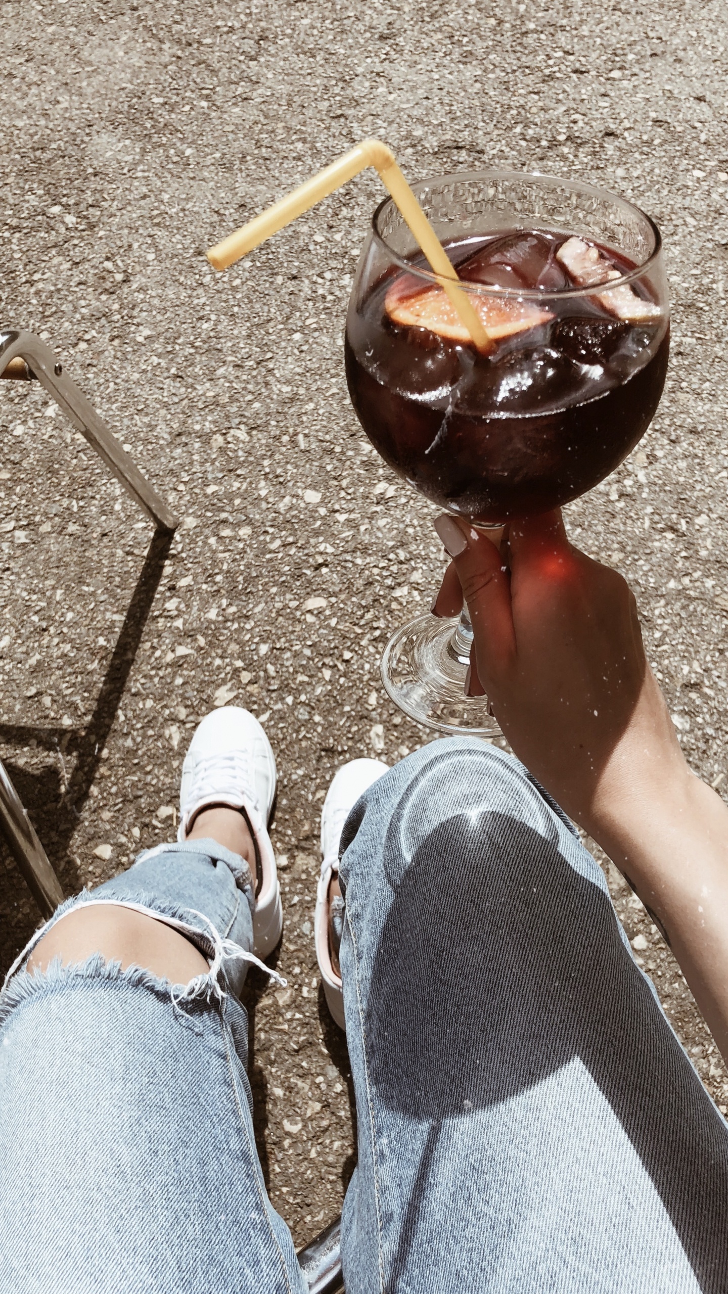 Обои вода, человек, нога, коричневый цвет, человеческая нога в разрешении 1440x2560