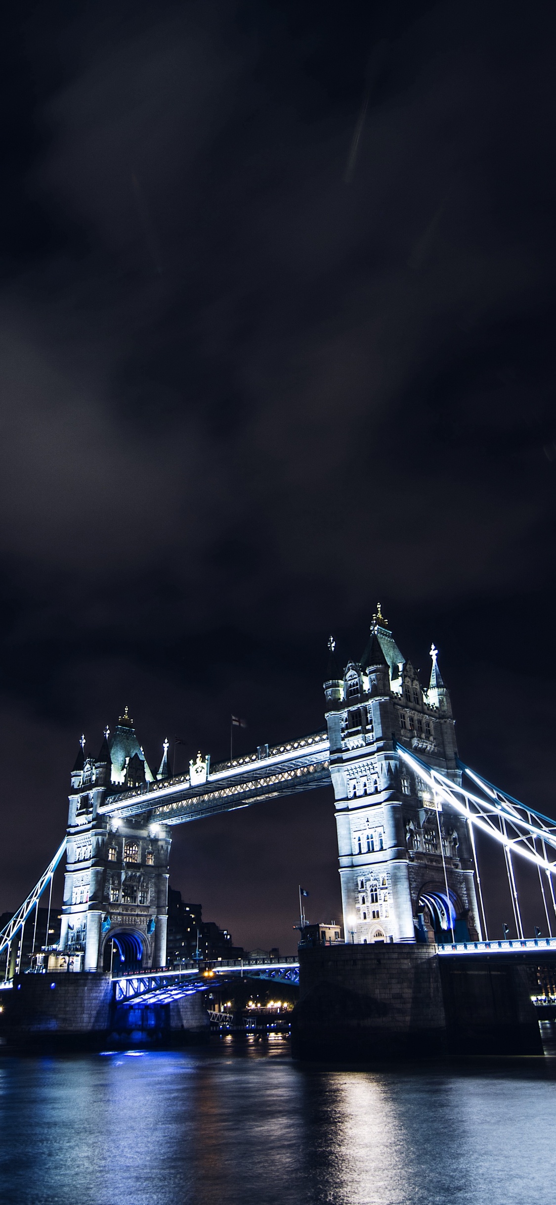 Обои ночь, ориентир, свет, архитектура, город в разрешении 1125x2436