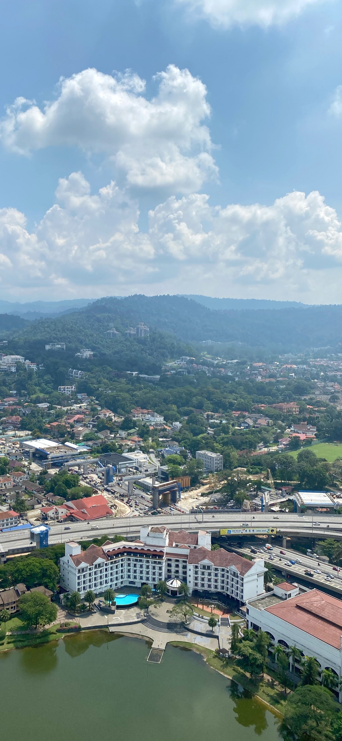 Обои гидроресурсы, жилой район, пейзаж, город, городской район в разрешении 1125x2436