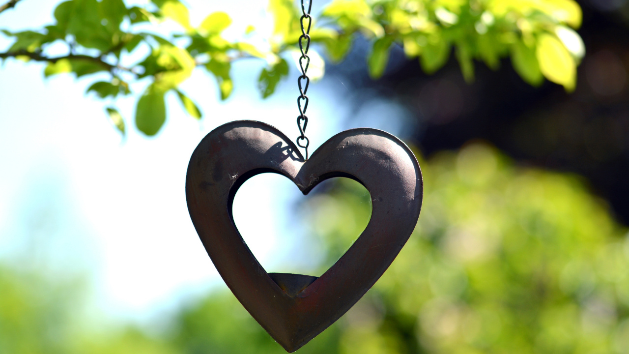Обои сердце, символ, любовь, кулон, медальон в разрешении 1280x720