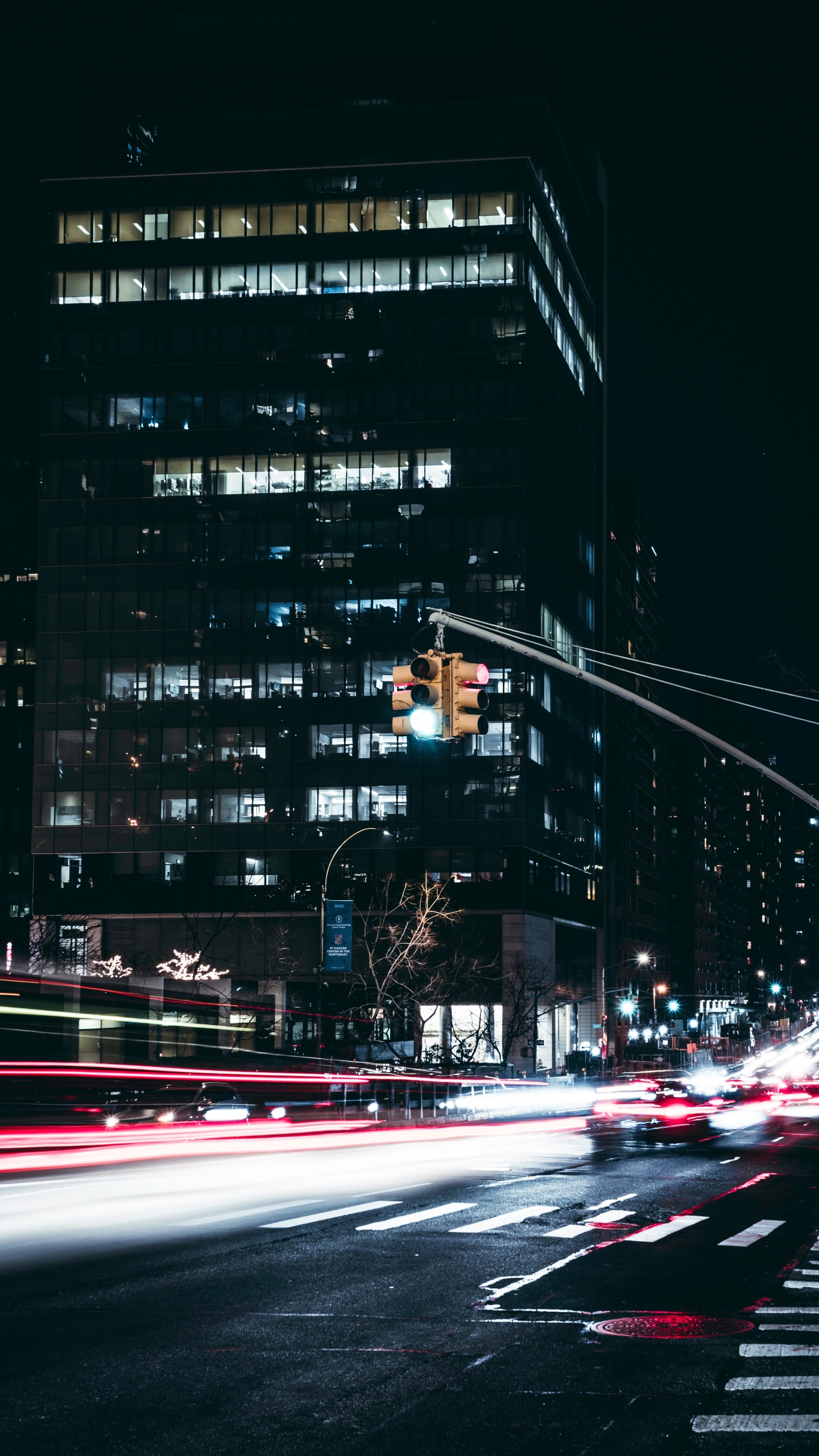 Обои ночь, городской район, архитектура, город, метрополия в разрешении 1440x2560