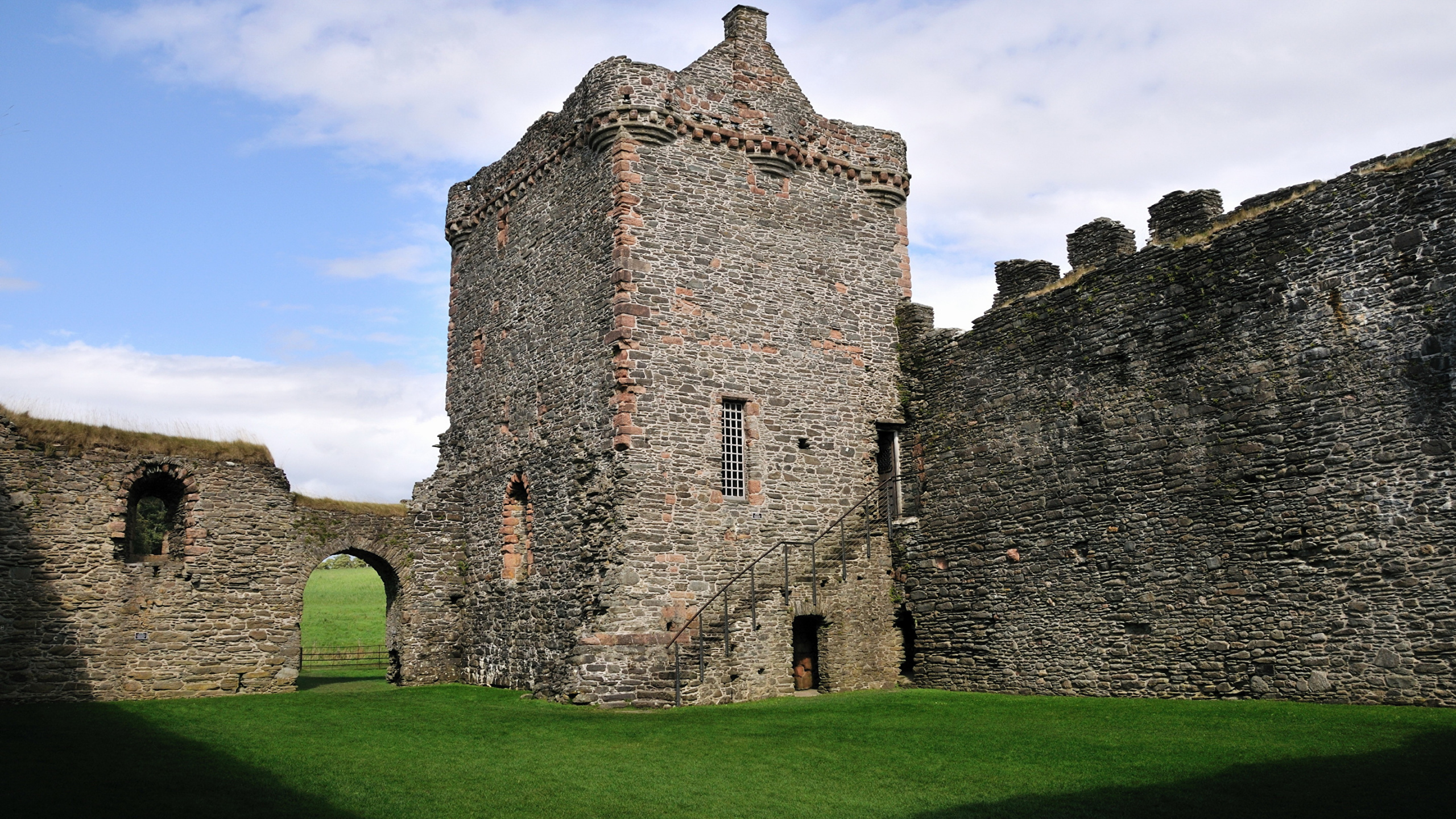 Обои Замок Skipness, средневековая архитектура, история, стена, фортификация в разрешении 2560x1440