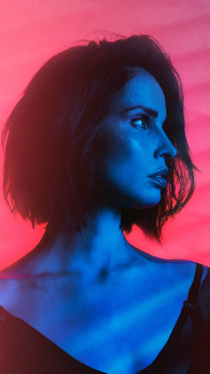 Обои Исландия, синий, волосы, красный цвет, лицо в разрешении 720x1280